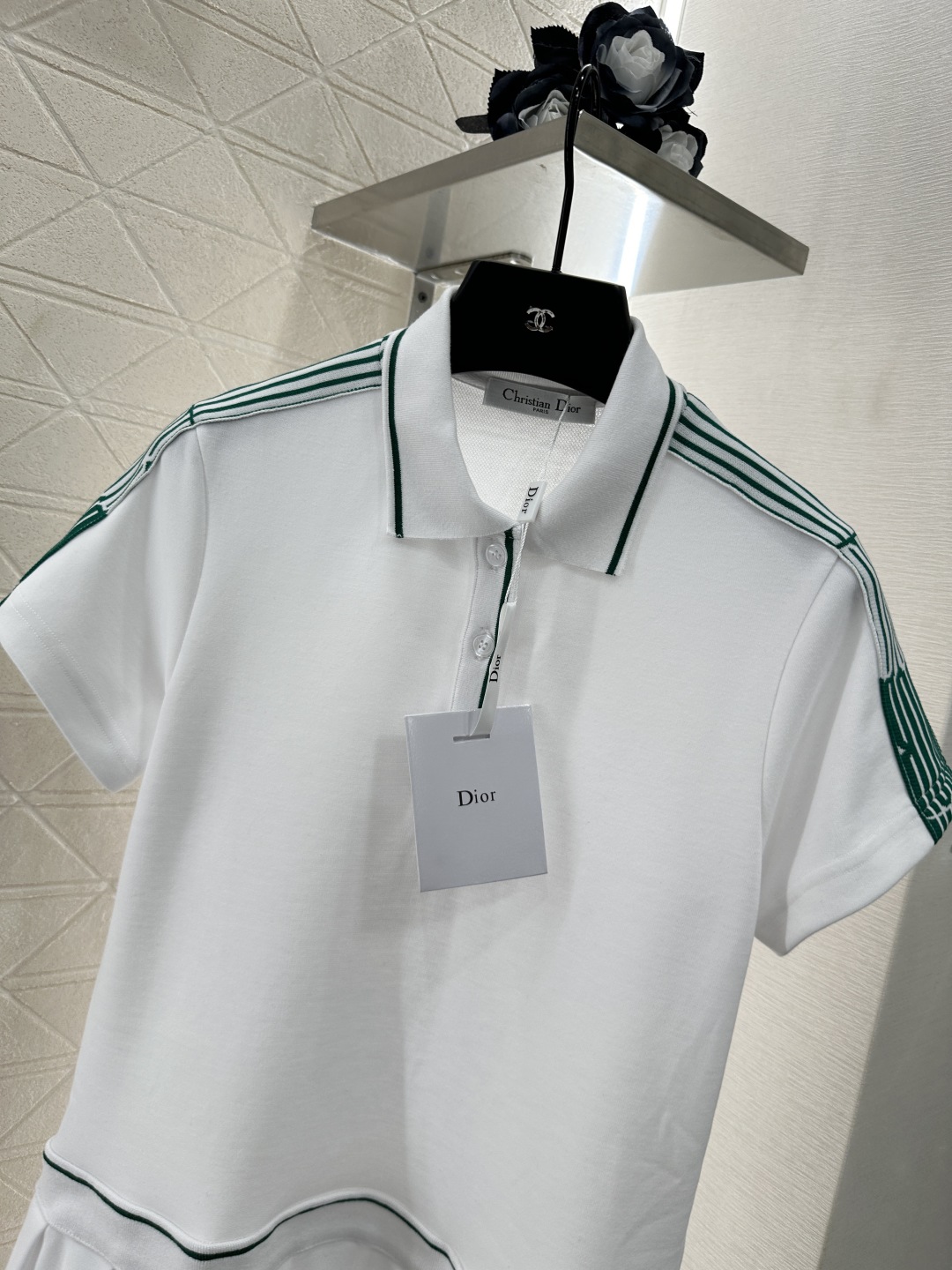 ♥Dio*♥2025新品上架
    压褶织带短袖连衣裙
定制YB朱地全棉材质 细腻肌理 透气舒适 翻领