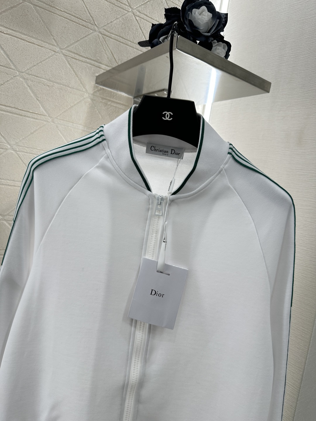 ♥Dio*♥2025新品上架
     拉链外套长裤套装
定制YB朱地全棉材质 细腻肌理 透气舒适 修身