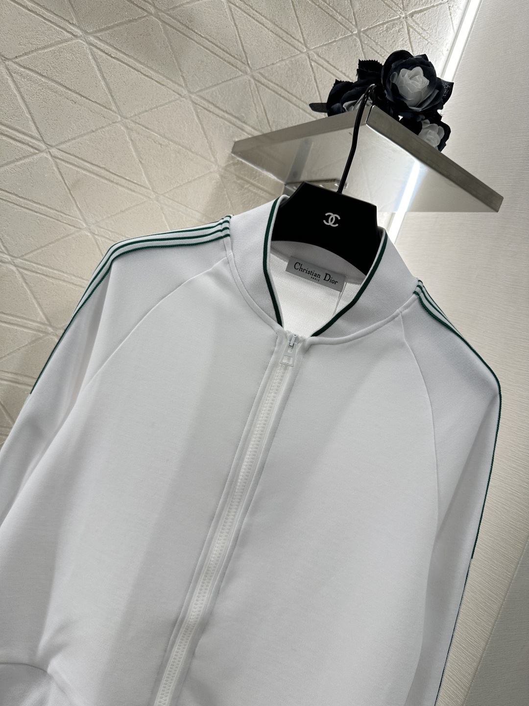 ♥Dio*♥2025新品上架
     拉链外套长裤套装
定制YB朱地全棉材质 细腻肌理 透气舒适 修身