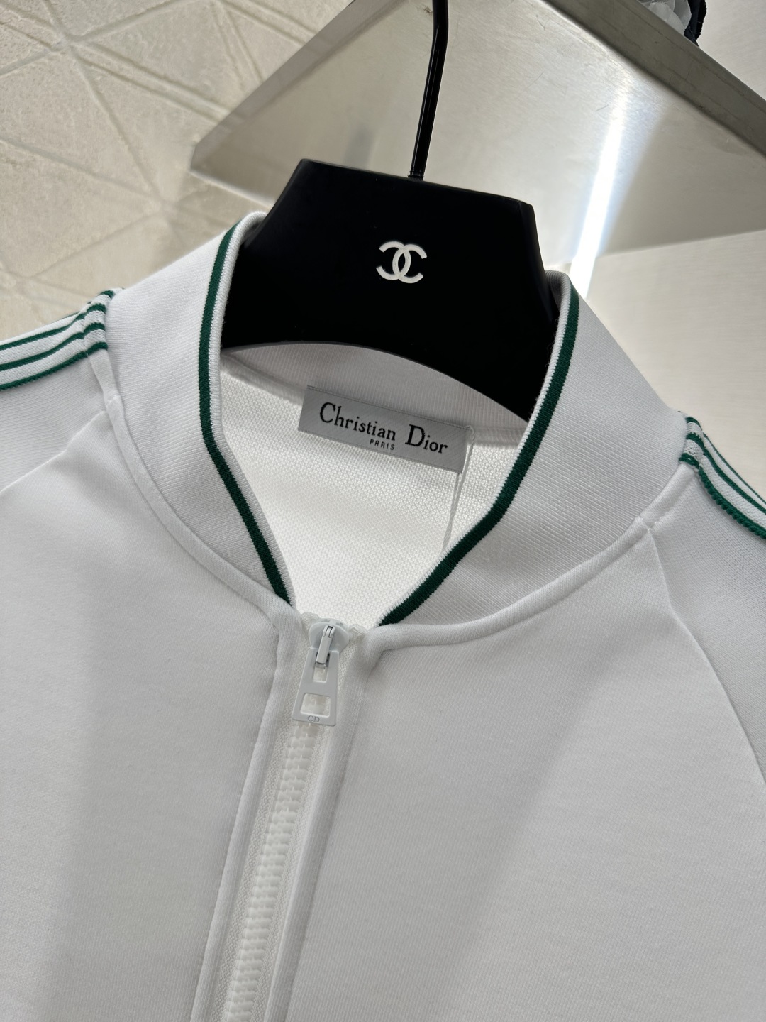 ♥Dio*♥2025新品上架
     拉链外套长裤套装
定制YB朱地全棉材质 细腻肌理 透气舒适 修身