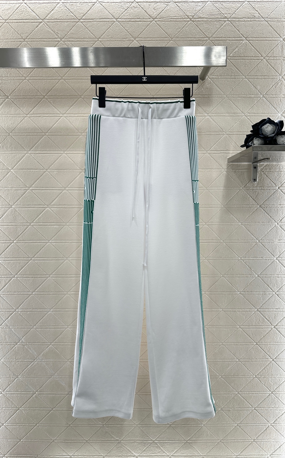 ♥Dio*♥2025新品上架
     拉链外套长裤套装
定制YB朱地全棉材质 细腻肌理 透气舒适 修身