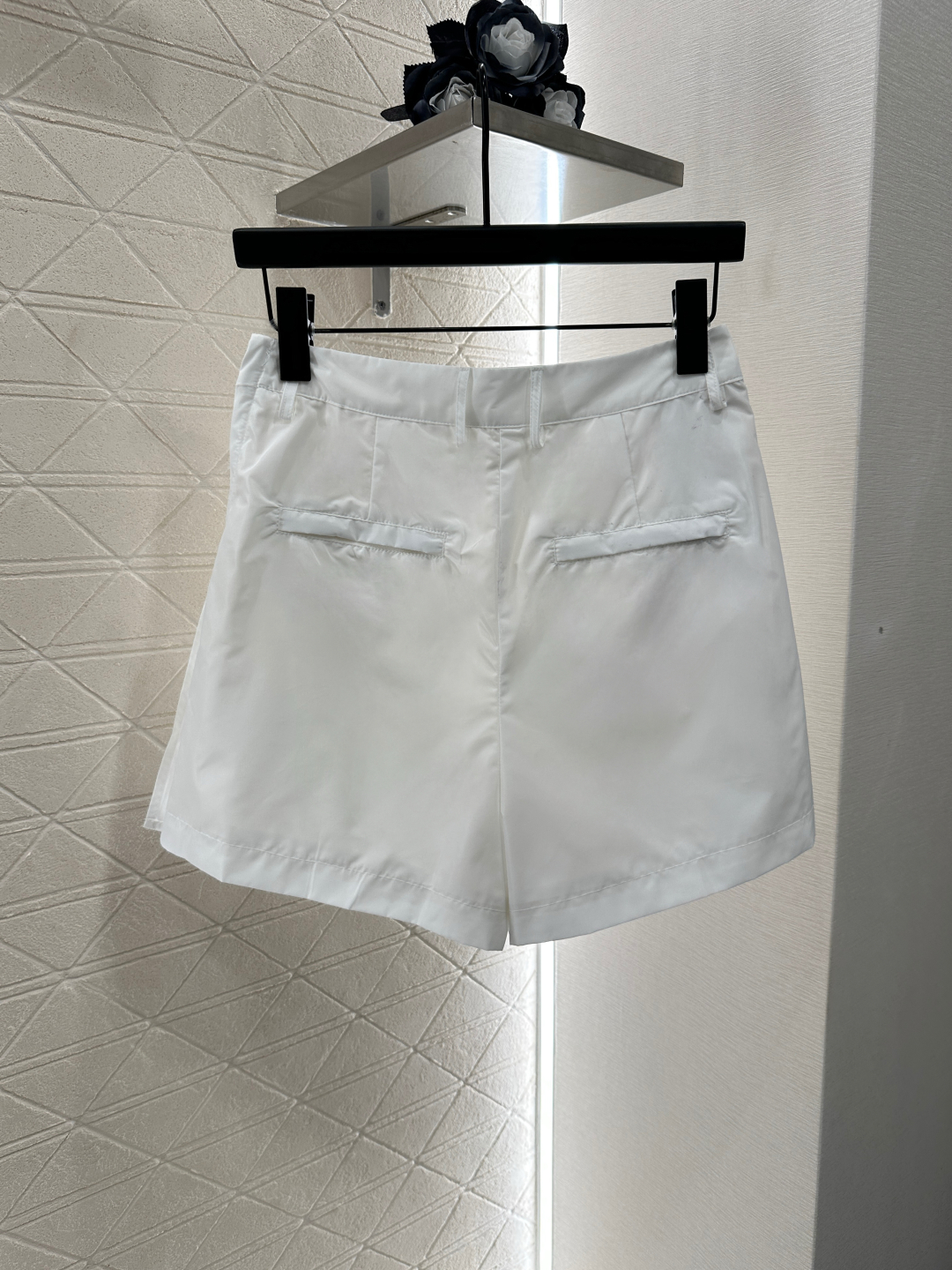 ♥Dio*♥2025新品上架
中阔袖夹克外套半裙套装
定制YB进口冲锋材质 挺括有型 质感十足 翻领夹克