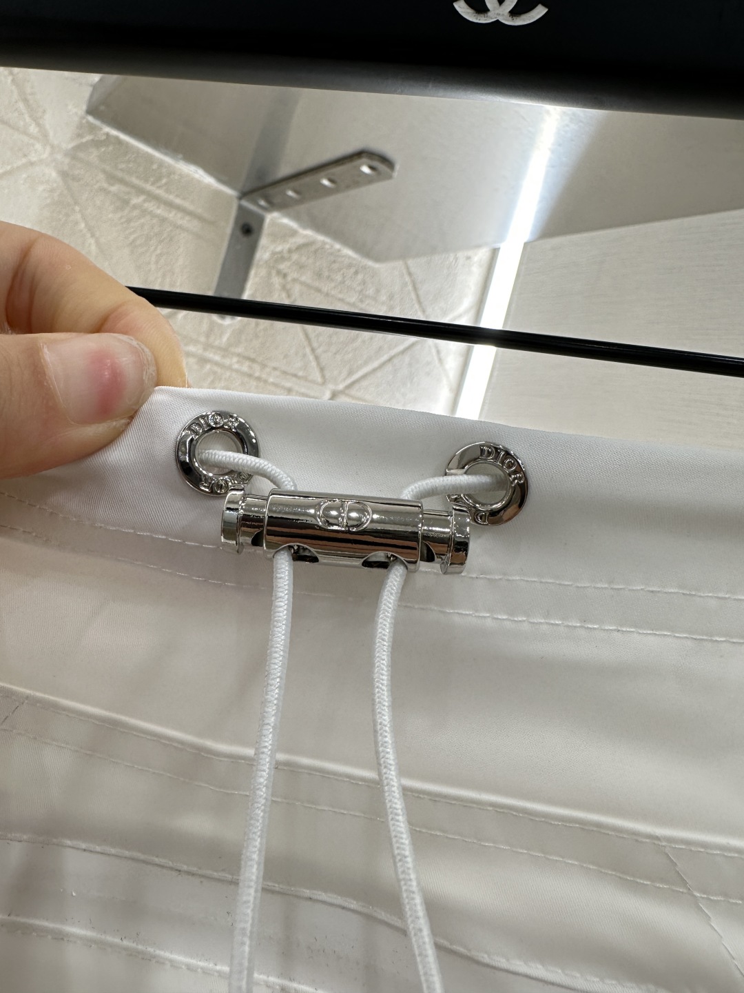 ♥Dio*♥2025新品上架
中阔袖夹克外套半裙套装
定制YB进口冲锋材质 挺括有型 质感十足 翻领夹克