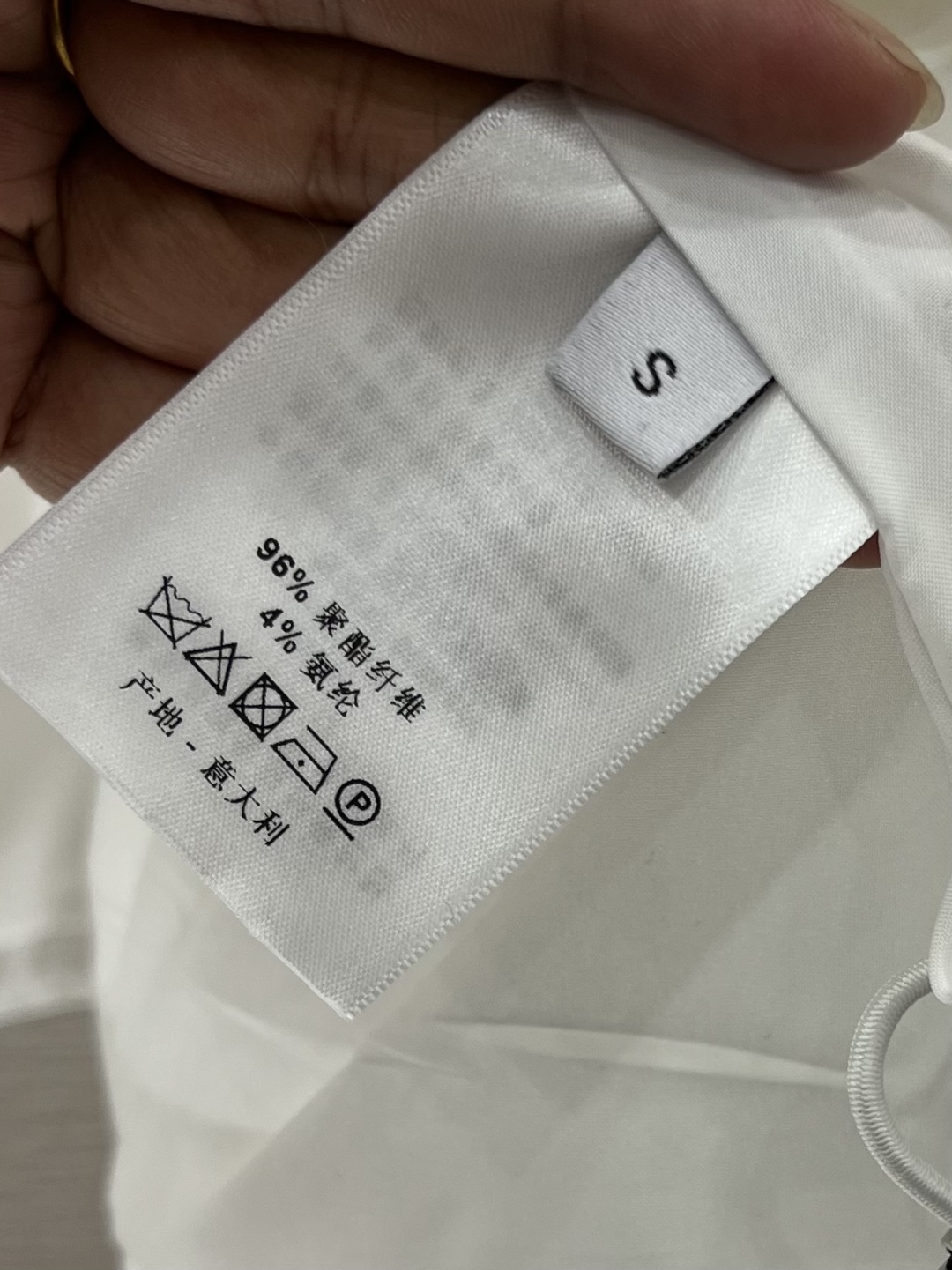 ♥Dio*♥2025新品上架
中阔袖夹克外套半裙套装
定制YB进口冲锋材质 挺括有型 质感十足 翻领夹克