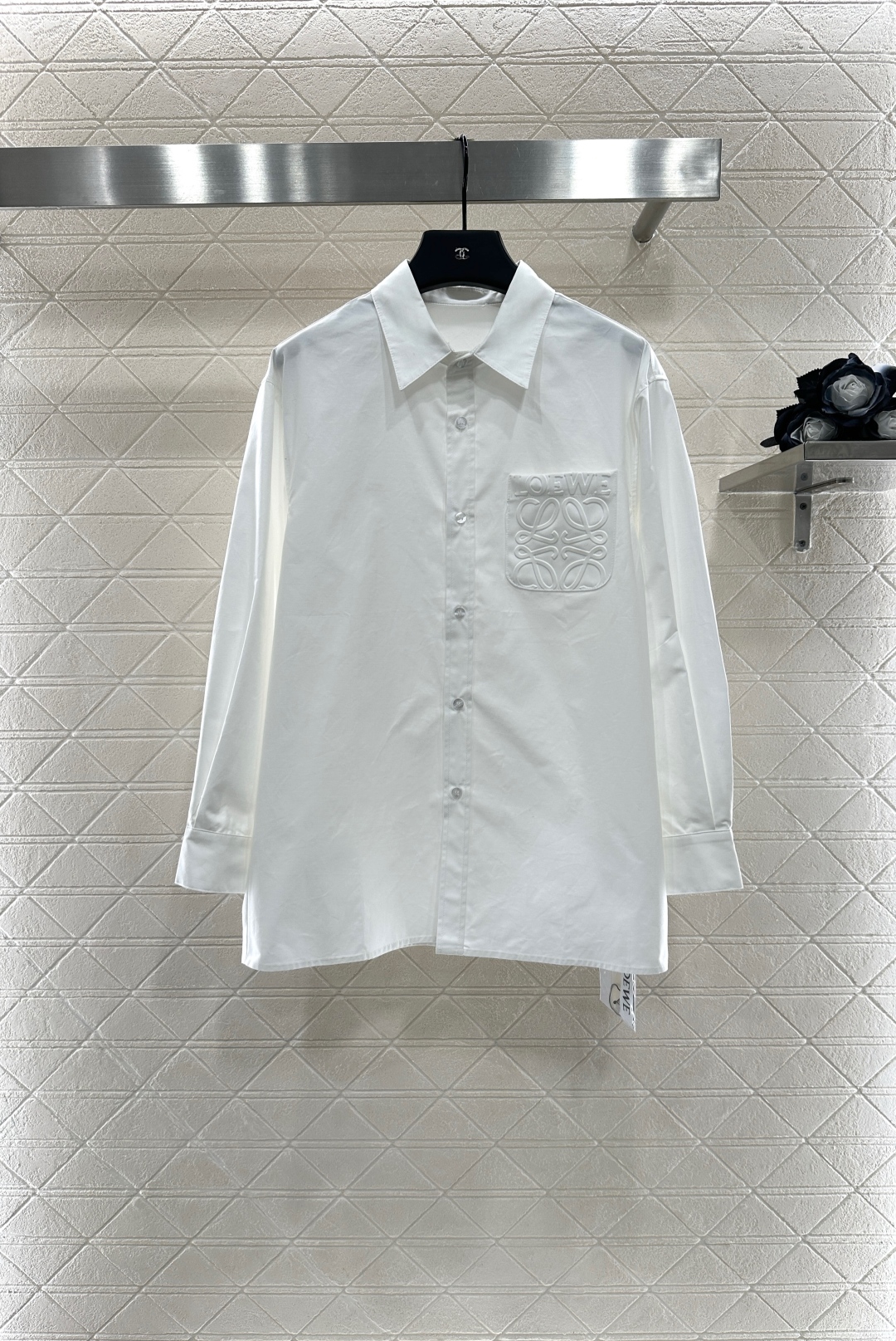 ♥Loew*♥2025新品上架
   廓形中性百搭衬衣
定制YB斜纹全棉材质 肌理明显 挺括有型 翻领长