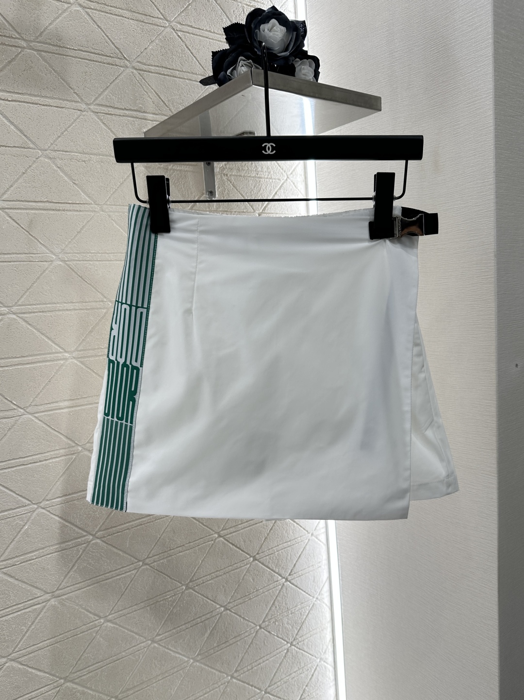 ♥Dio*♥2025新品上架
 中阔袖夹克外套裙裤套装
定制YB进口冲锋材质 挺括有型 质感十足 翻领夹