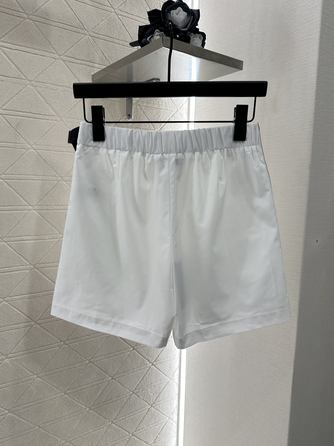 ♥Dio*♥2025新品上架
 中阔袖夹克外套裙裤套装
定制YB进口冲锋材质 挺括有型 质感十足 翻领夹