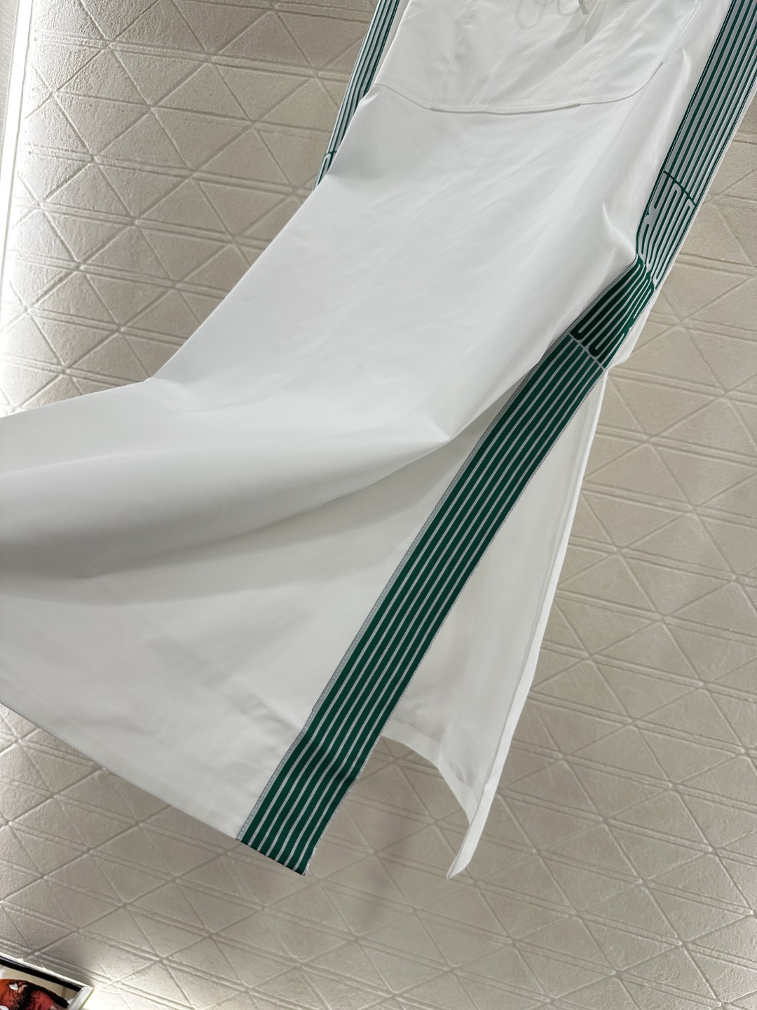 ♥Dio*♥2025新品上架
中阔袖夹克外套半裙套装
定制YB进口冲锋材质 挺括有型 质感十足 翻领夹克