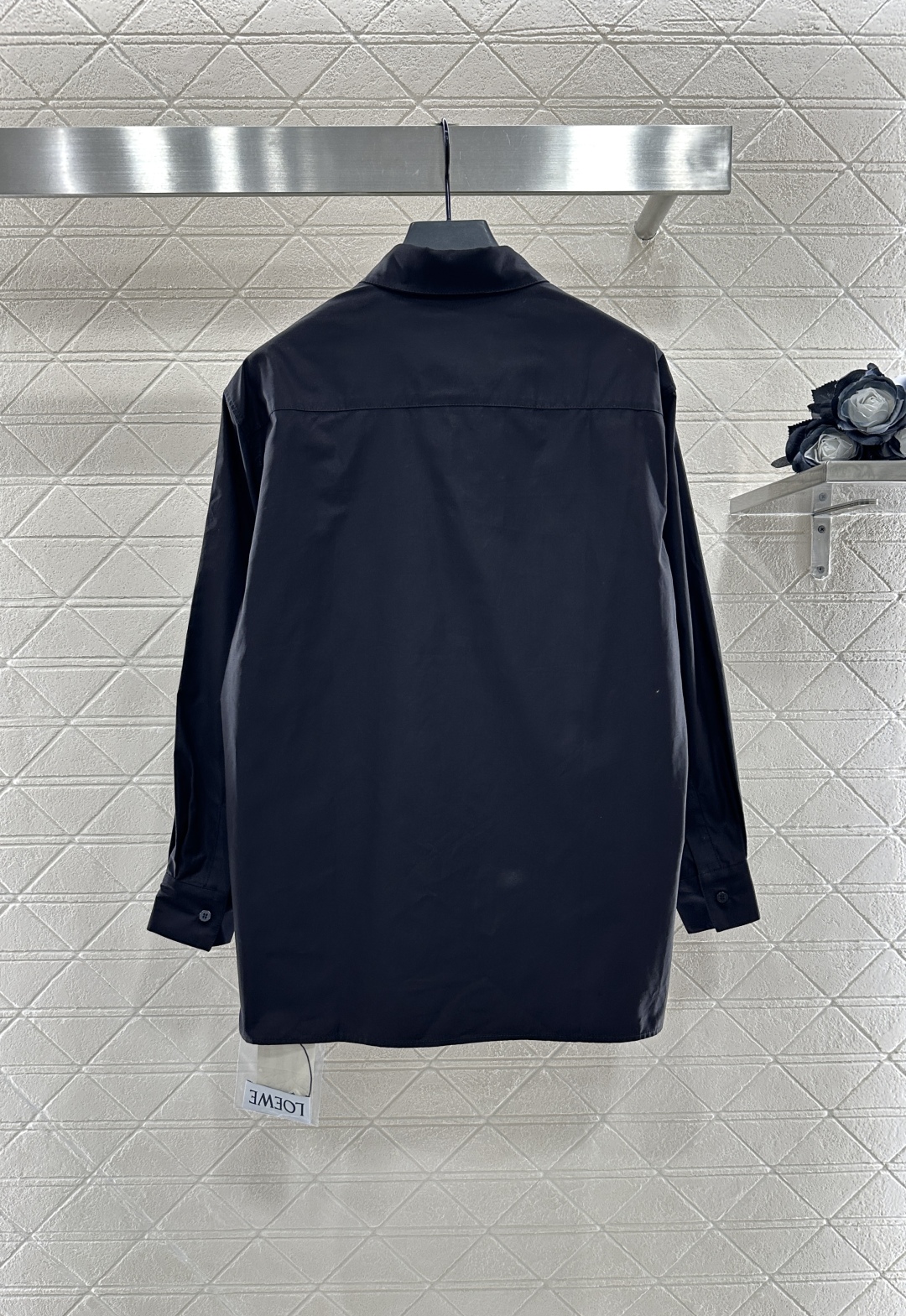 ♥Loew*♥2025新品上架
   廓形中性百搭衬衣
定制YB斜纹全棉材质 肌理明显 挺括有型 翻领长