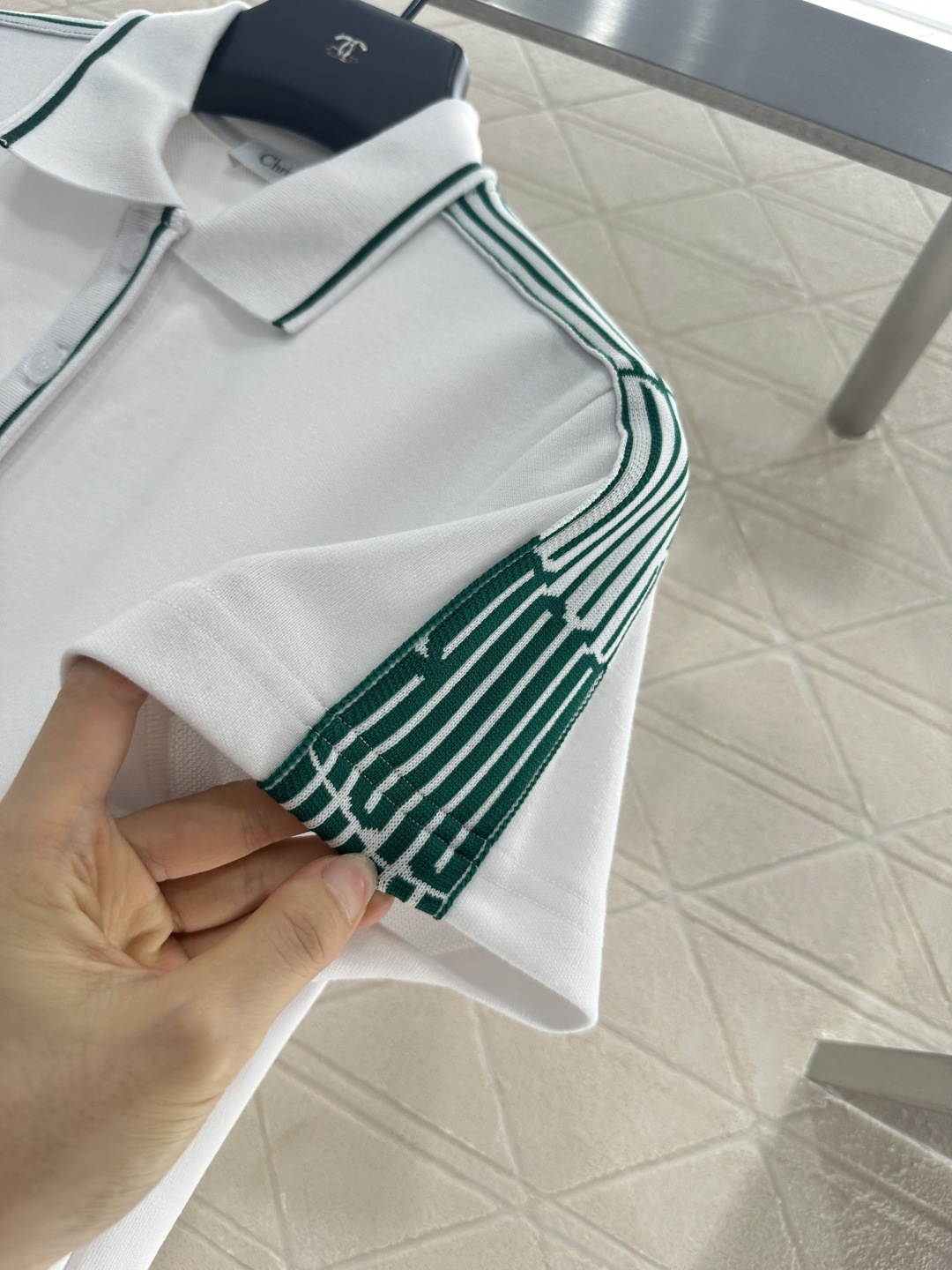 ♥Dio*♥2025新品上架
    压褶织带短袖连衣裙
定制YB朱地全棉材质 细腻肌理 透气舒适 翻领