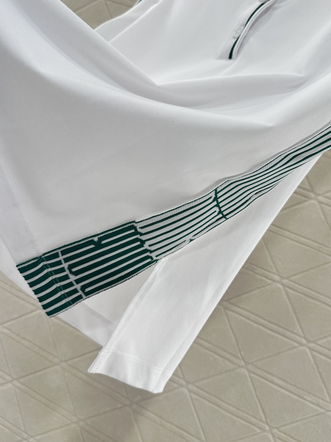 ♥Dio*♥2025新品上架
    无袖上衣裙裤套装
定制YB朱地全棉材质 细腻肌理 透气舒适 翻领无