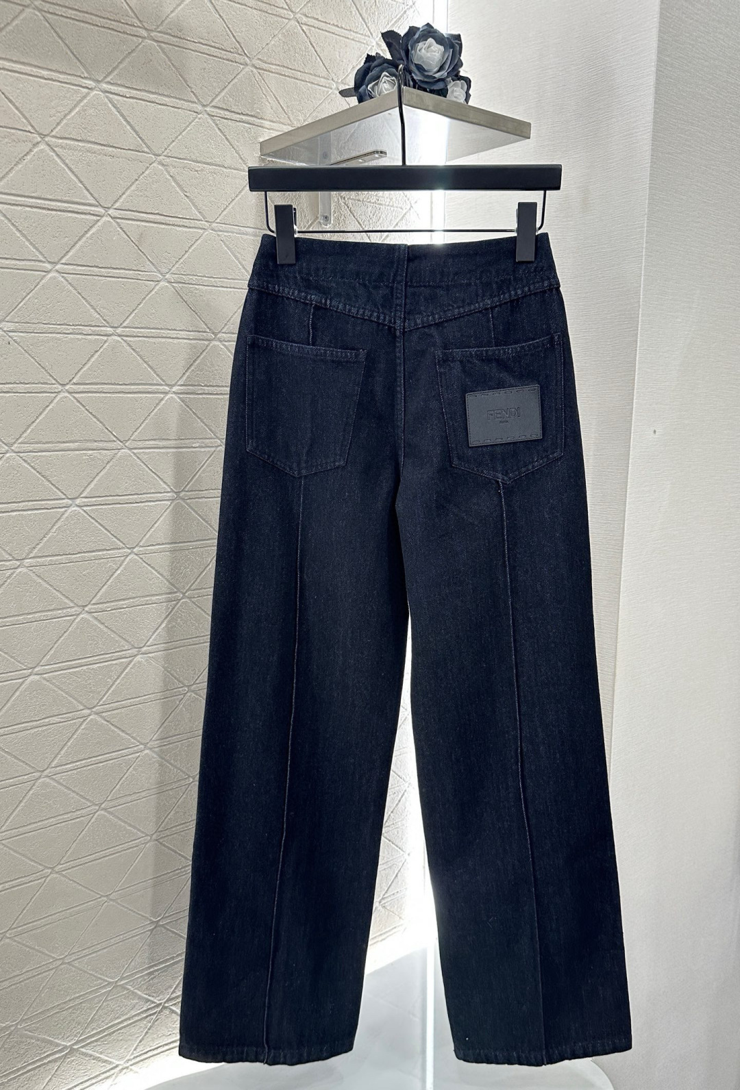 ♥Fend*♥2025新品上架
 复古牛仔夹克长裤套装
定制YB斜纹棉牛仔材质 舒适柔软 透气好穿 水洗