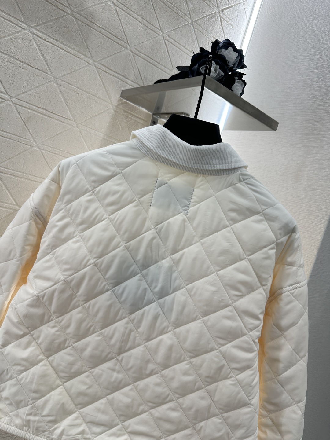 ♥Prad*♥2025新品上架
 灯芯绒领格纹短款棉服外套
定制YB外层防风防水尼龙材质 内里羽绒棉填充