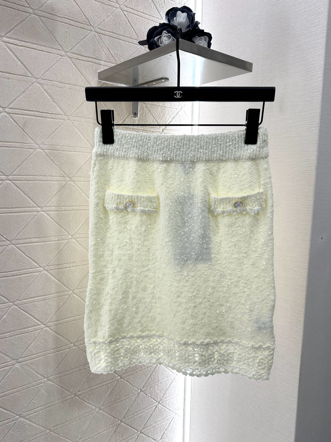 ♥Chane*♥2025新品上架
 颗粒花边针织开衫半裙套装
定制YB棉毛纱线织造 穿搭舒适 柔软细腻 