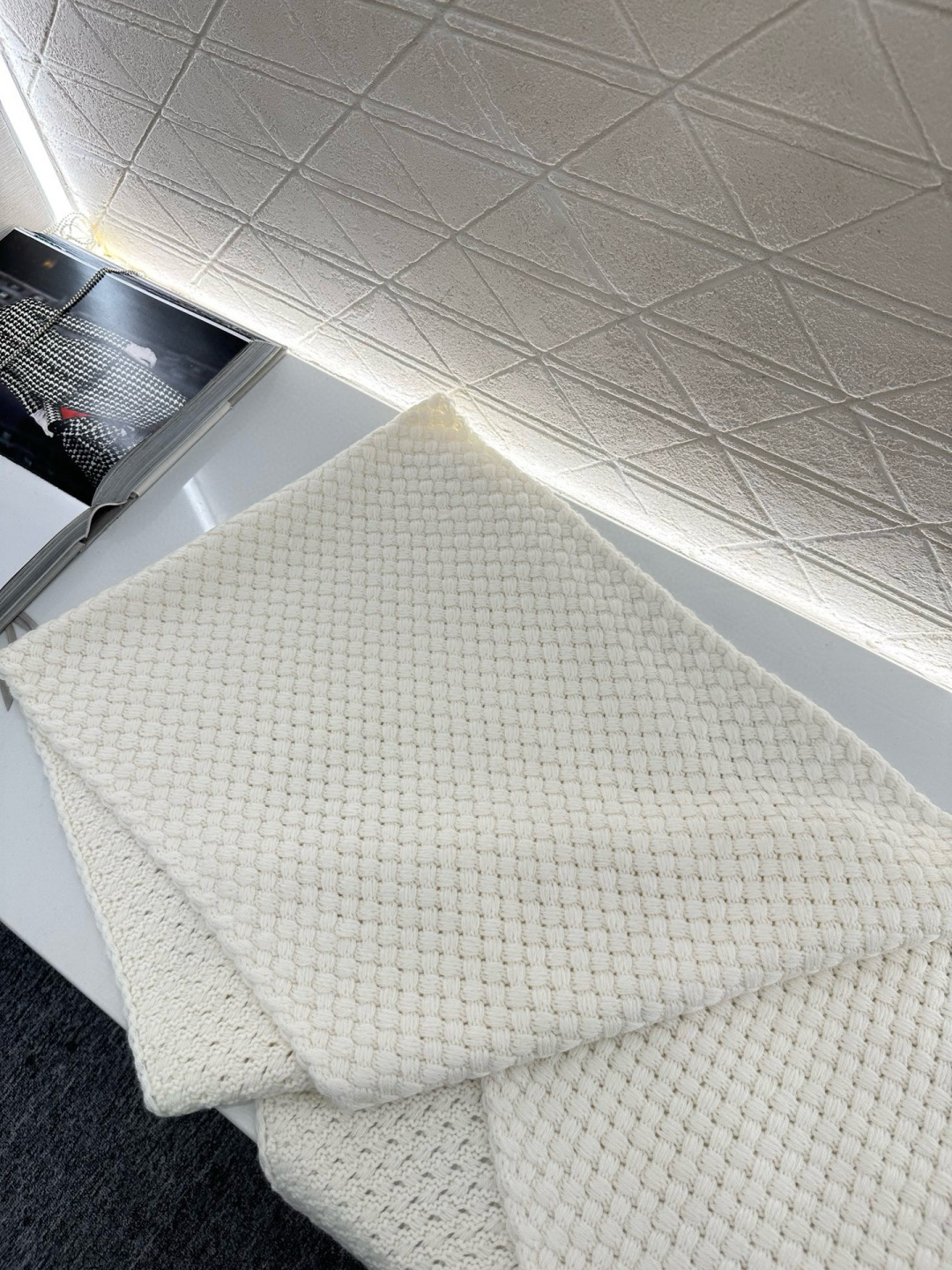 ♥Chane*♥2025新品上架
      双C徽标羊绒围巾
定制YB羊绒羊毛材质 亲肤柔软 保暖舒适