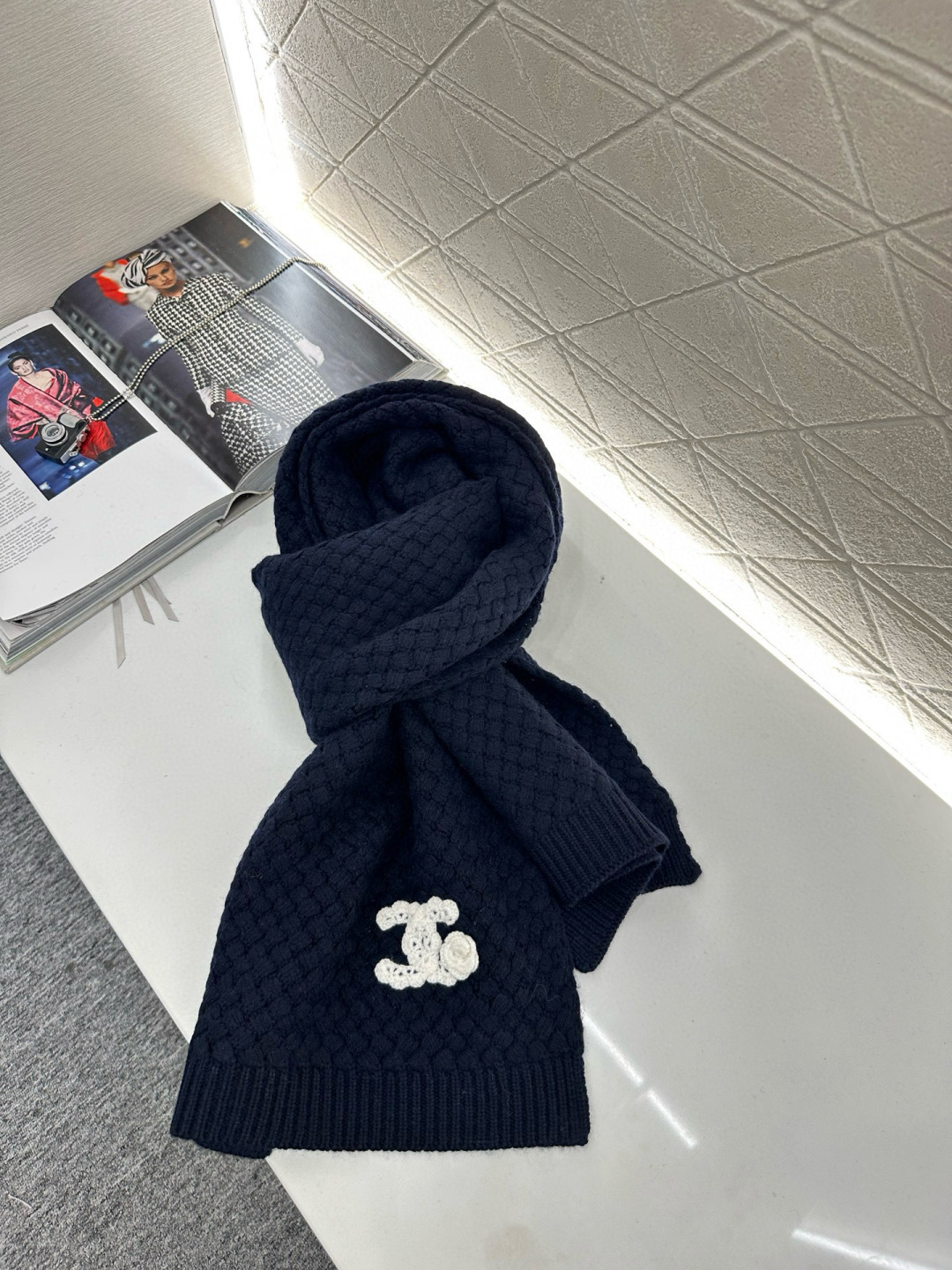 ♥Chane*♥2025新品上架
      双C徽标羊绒围巾
定制YB羊绒羊毛材质 亲肤柔软 保暖舒适