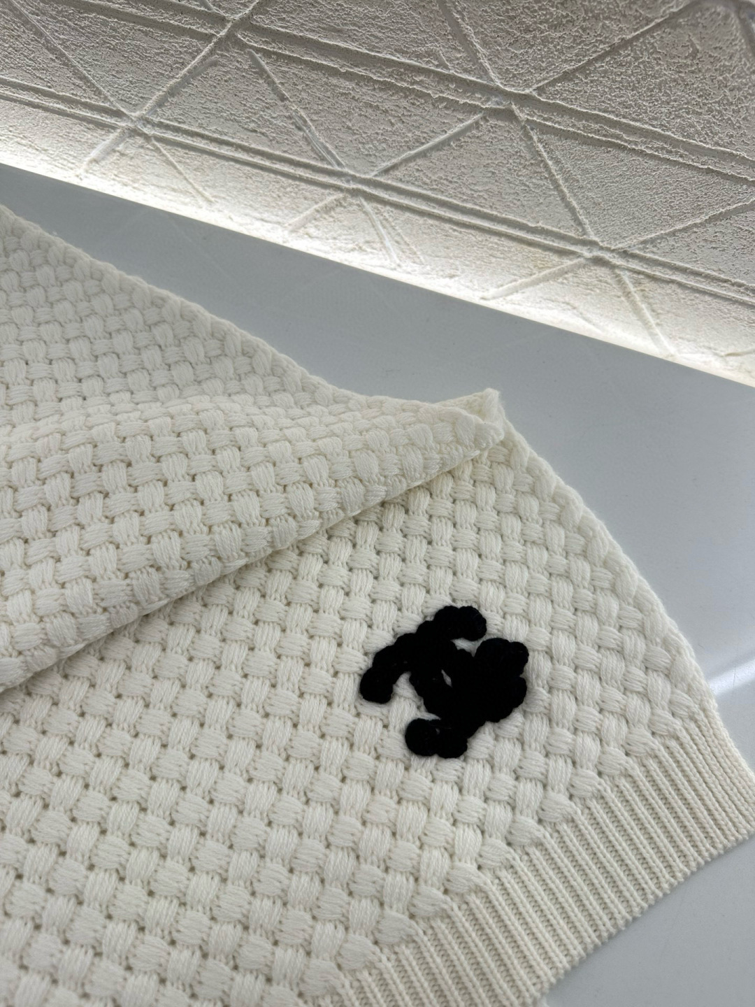 ♥Chane*♥2025新品上架
      双C徽标羊绒围巾
定制YB羊绒羊毛材质 亲肤柔软 保暖舒适