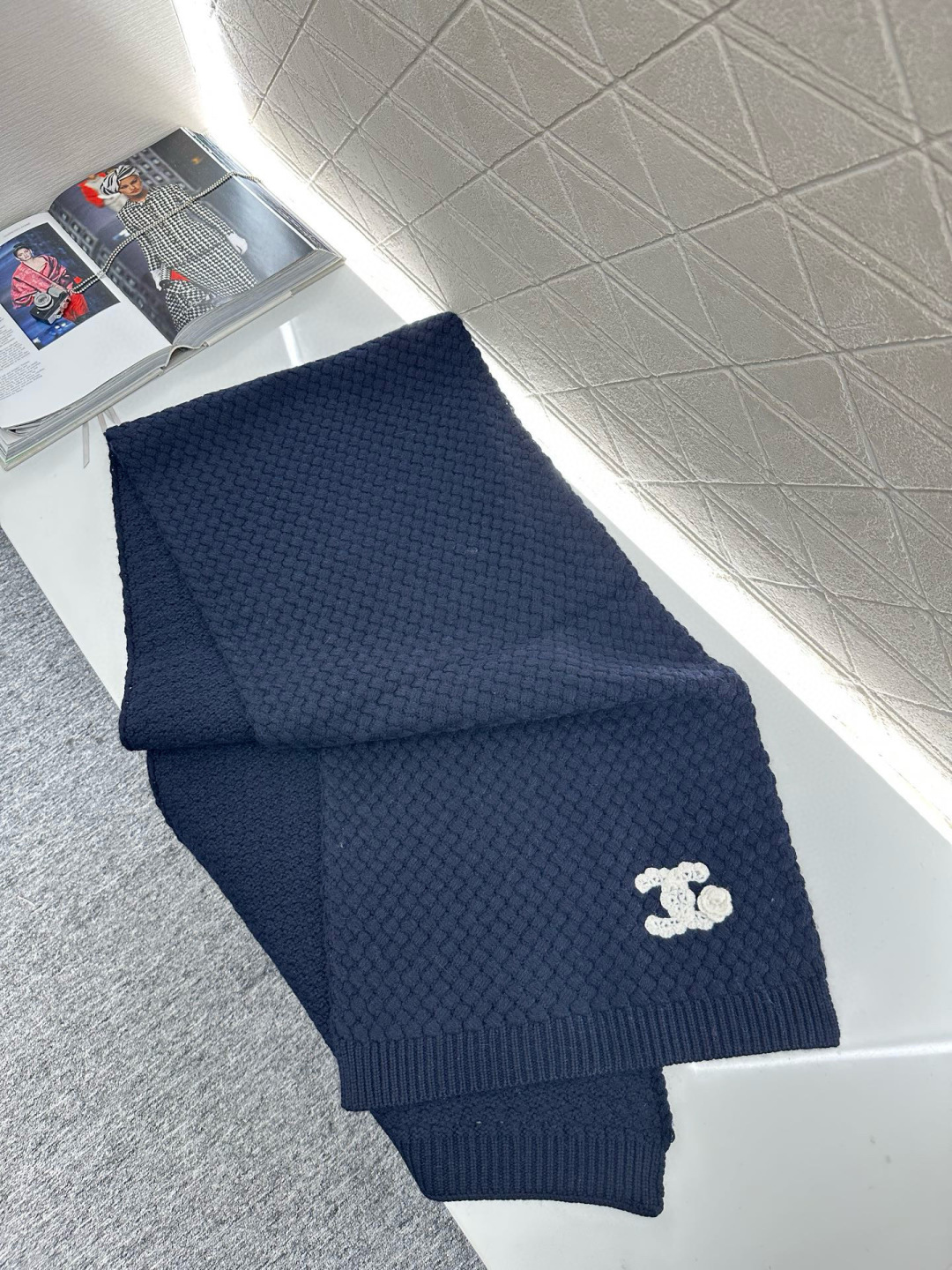 ♥Chane*♥2025新品上架
      双C徽标羊绒围巾
定制YB羊绒羊毛材质 亲肤柔软 保暖舒适