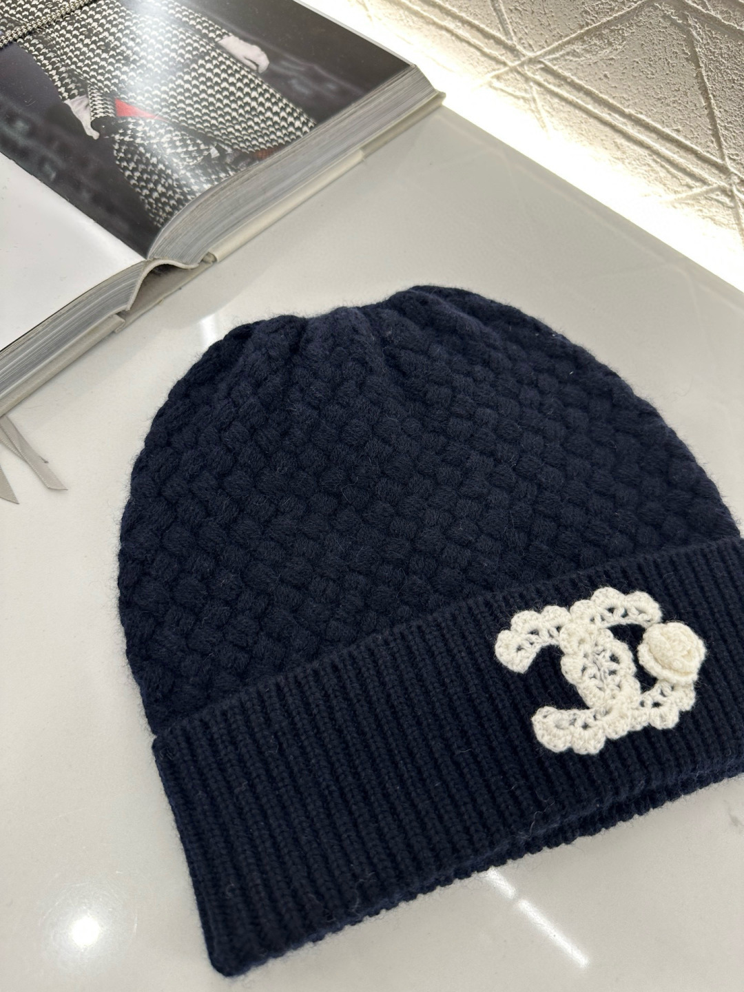 ♥Chane*♥2025新品上架
     双C徽标羊绒针织帽
定制YB羊绒羊毛材质 亲肤柔软 保暖舒适