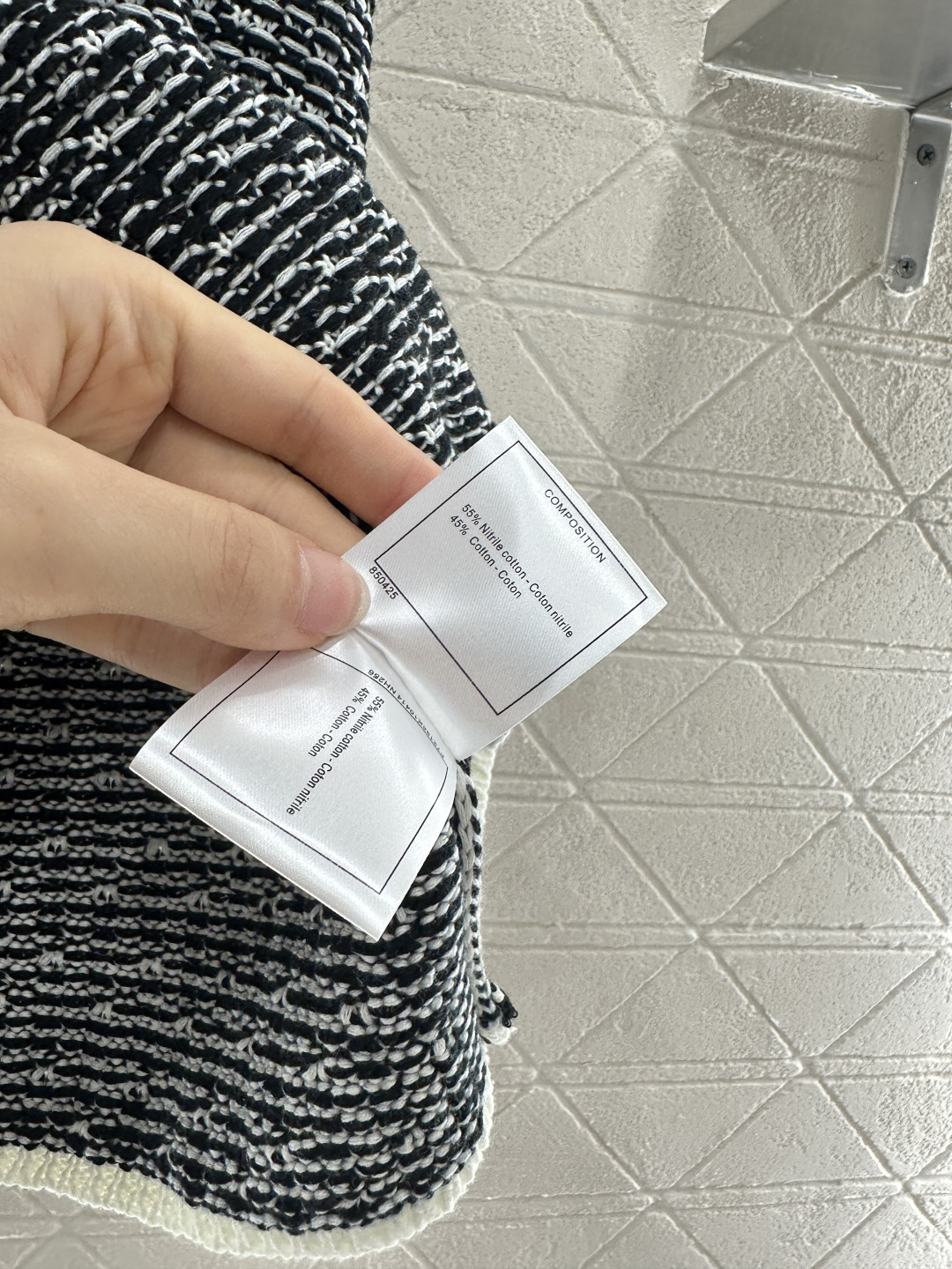 ♥Chane*♥2025新品上架
    中式盘扣针织马甲
定制YB棉毛纱线织造 质感高级舒适 圆领马甲