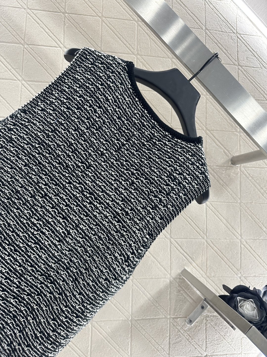 ♥Chane*♥2025新品上架
    中式盘扣针织马甲
定制YB棉毛纱线织造 质感高级舒适 圆领马甲