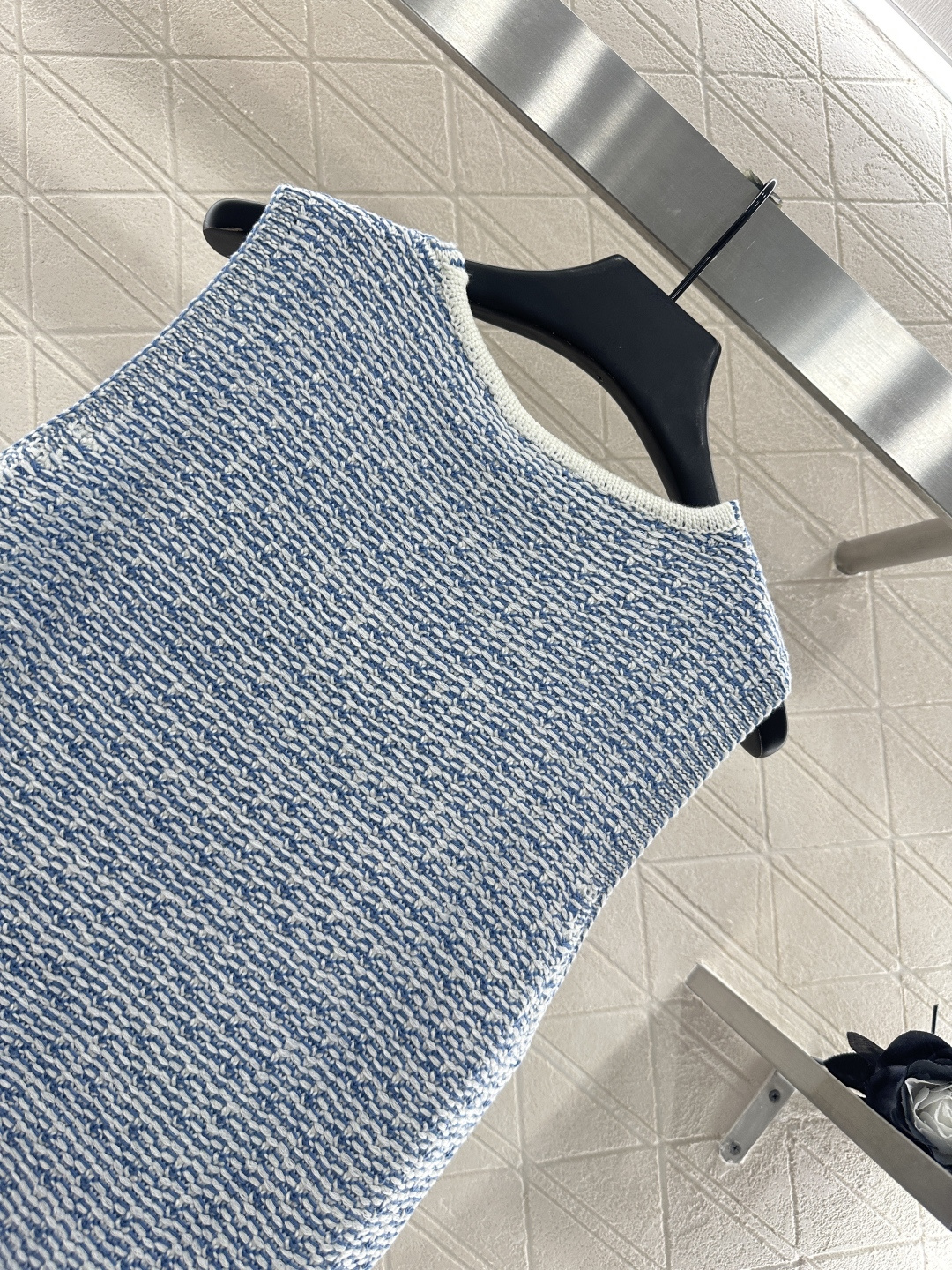 ♥Chane*♥2025新品上架
    中式盘扣针织马甲
定制YB棉毛纱线织造 质感高级舒适 圆领马甲