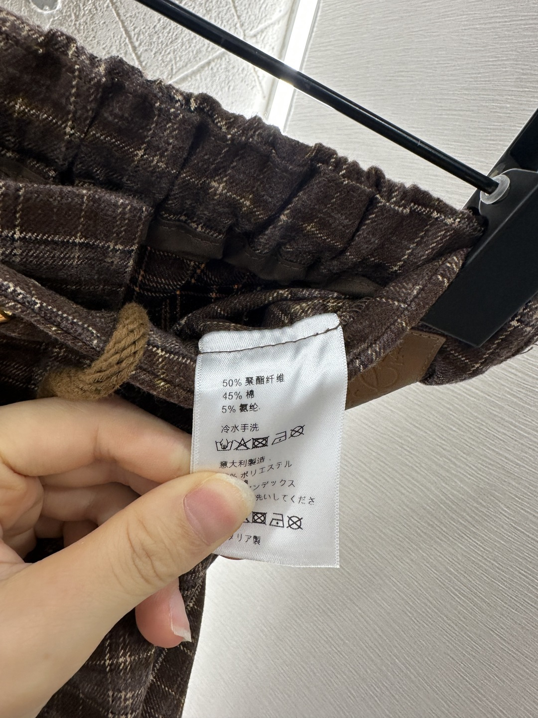 ♥Loew*♥2025新品上架
    格纹抽绳休闲阔腿长裤
定制YB斜纹全棉材质 面料柔挺舒适 垂顺有