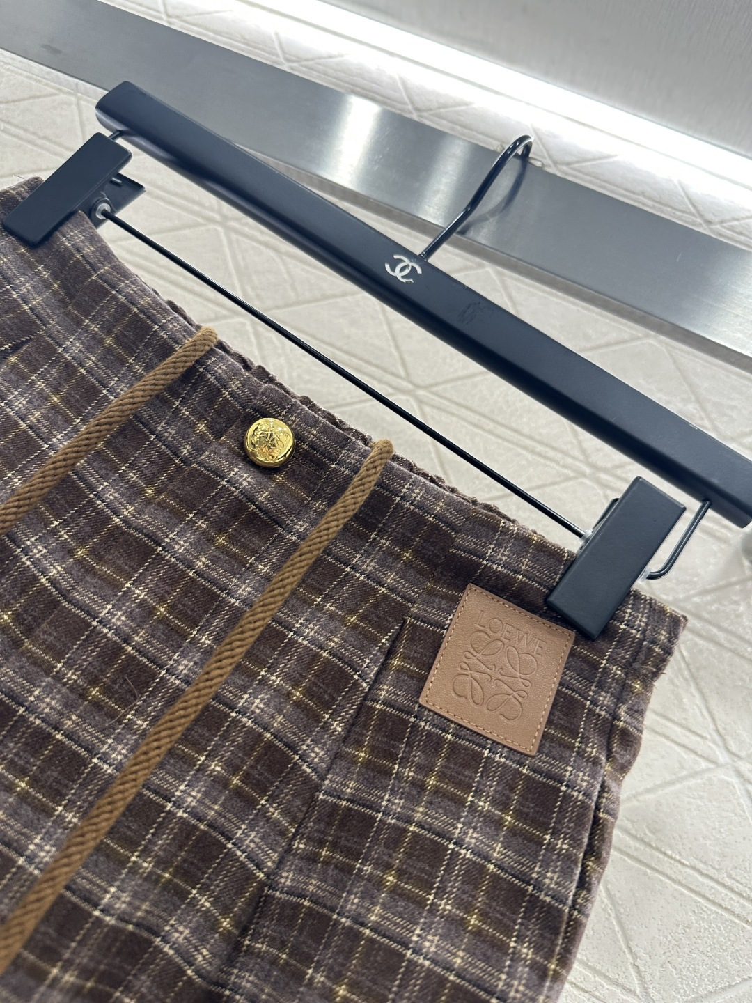 ♥Loew*♥2025新品上架
    格纹抽绳休闲阔腿长裤
定制YB斜纹全棉材质 面料柔挺舒适 垂顺有