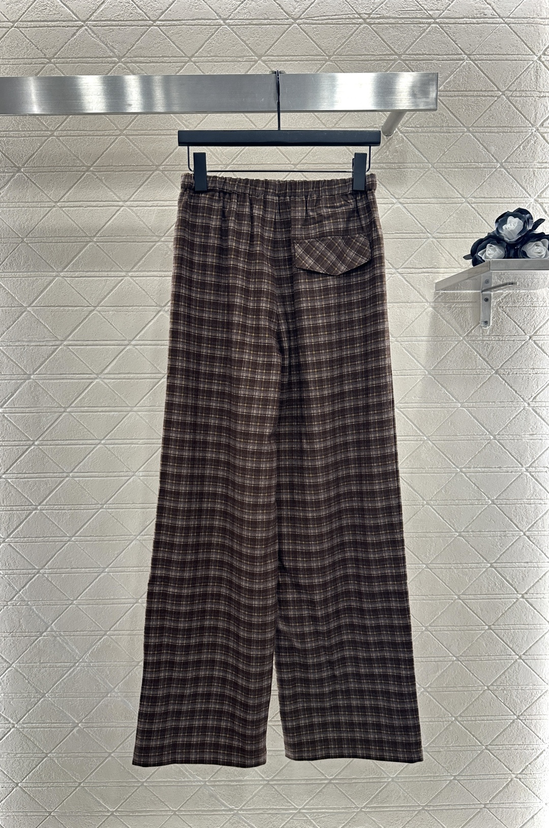 ♥Loew*♥2025新品上架
    格纹抽绳休闲阔腿长裤
定制YB斜纹全棉材质 面料柔挺舒适 垂顺有