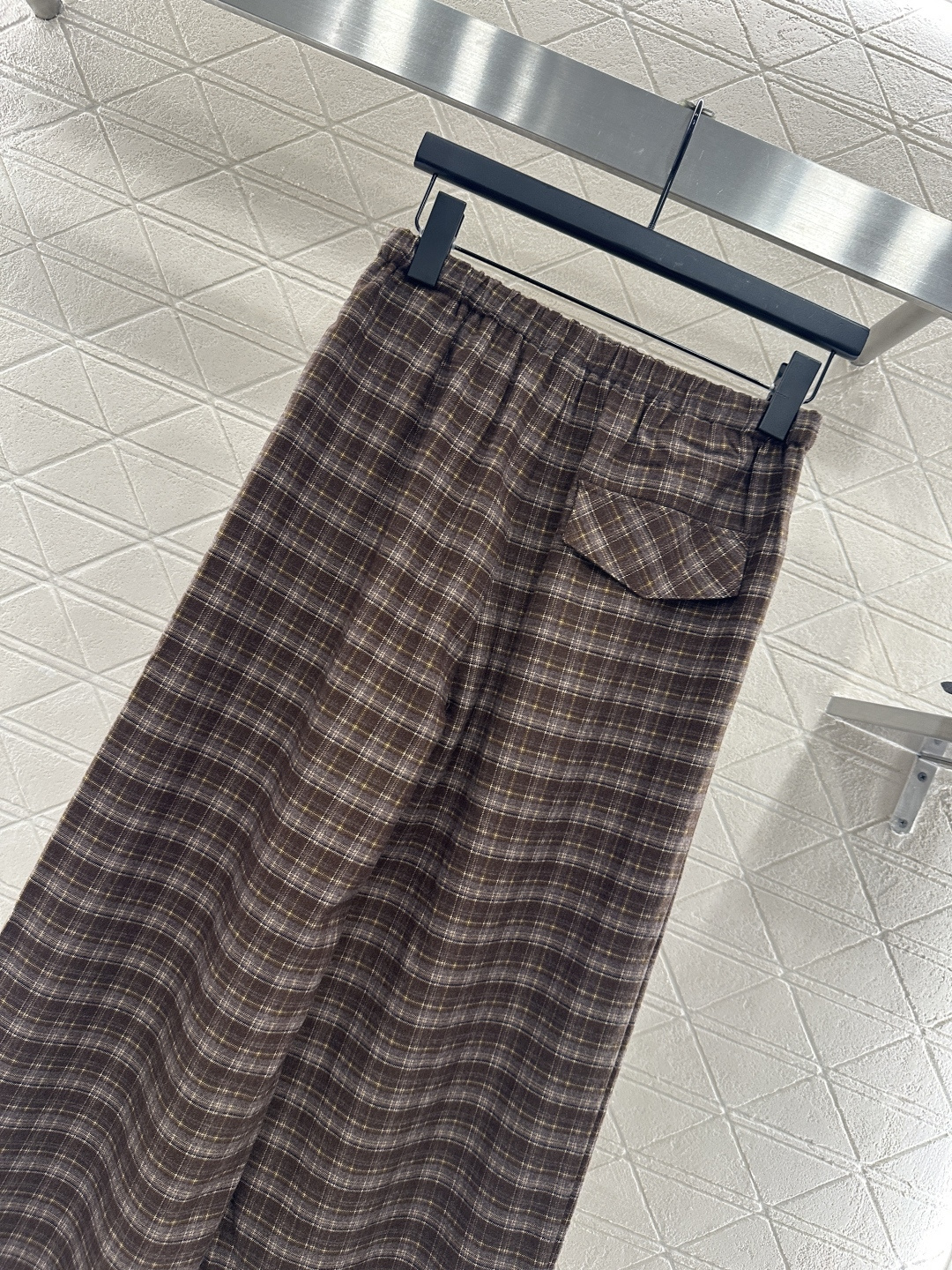 ♥Loew*♥2025新品上架
    格纹抽绳休闲阔腿长裤
定制YB斜纹全棉材质 面料柔挺舒适 垂顺有