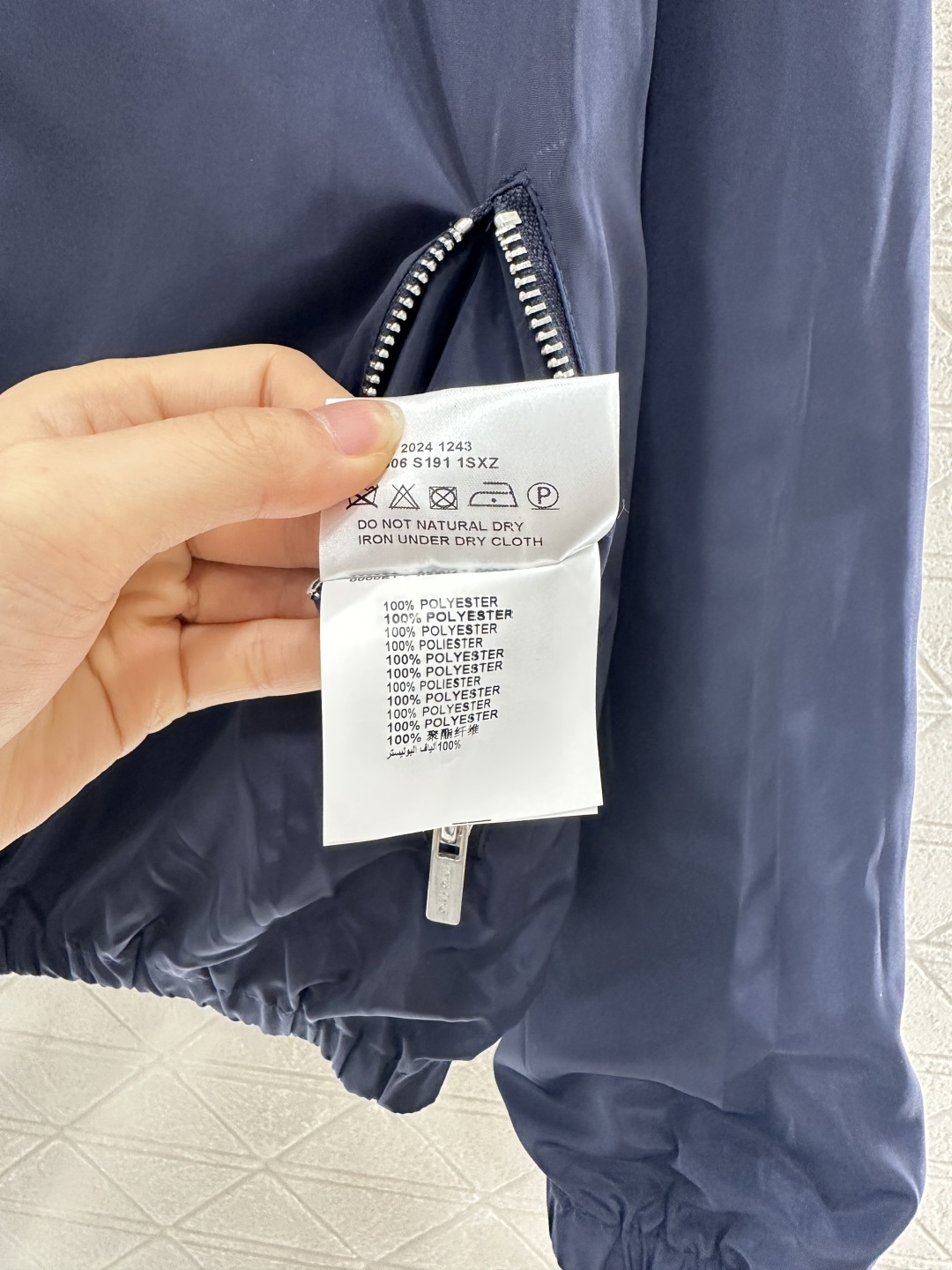 ♥Miumi*♥2025新品上架
 两面穿连帽外套长裤套装
定制YB斜纹全棉➕环保再生尼龙材质 舒适透气