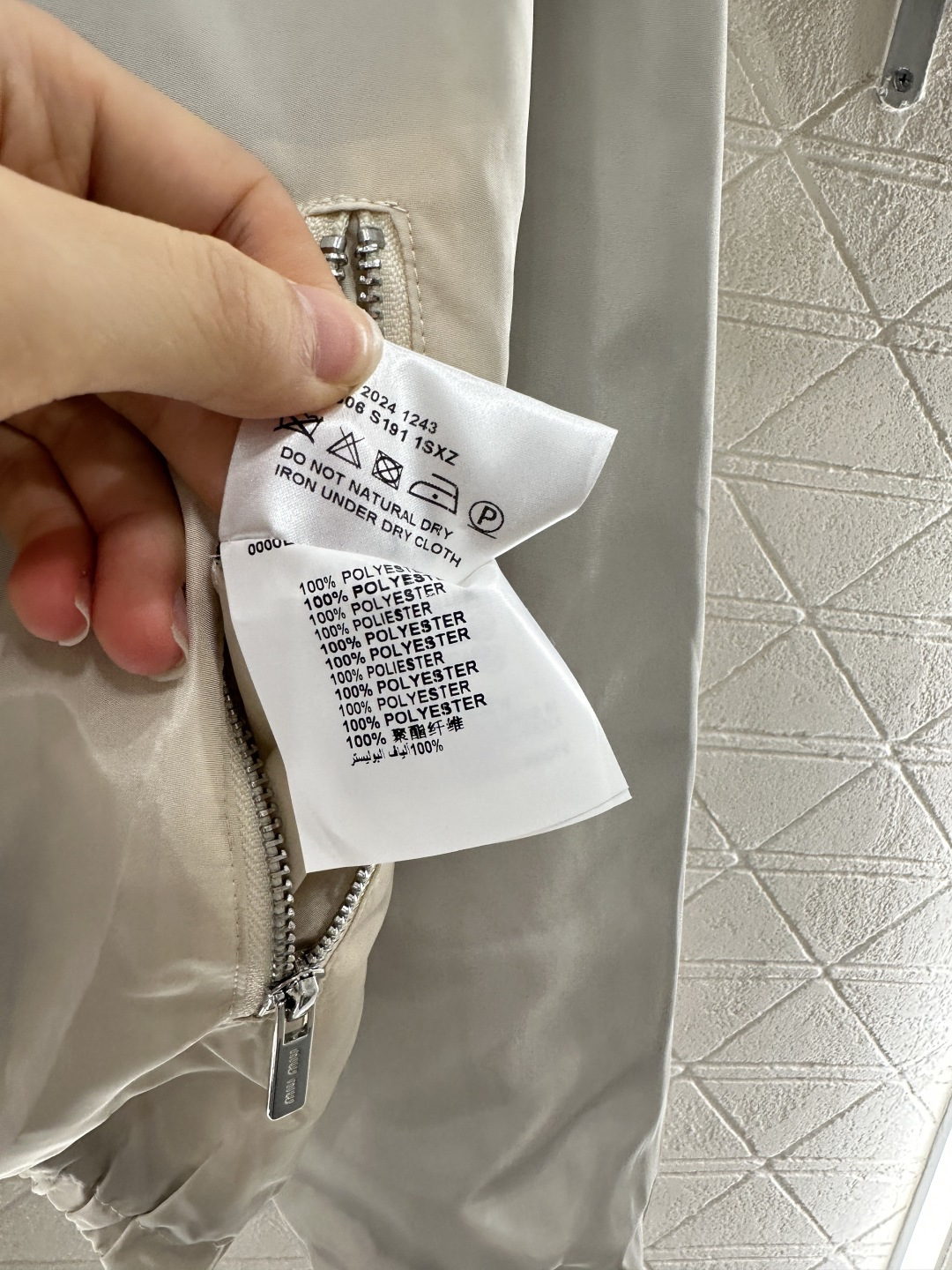 ♥Miumi*♥2025新品上架
 两面穿连帽外套长裤套装
定制YB斜纹全棉➕环保再生尼龙材质 舒适透气