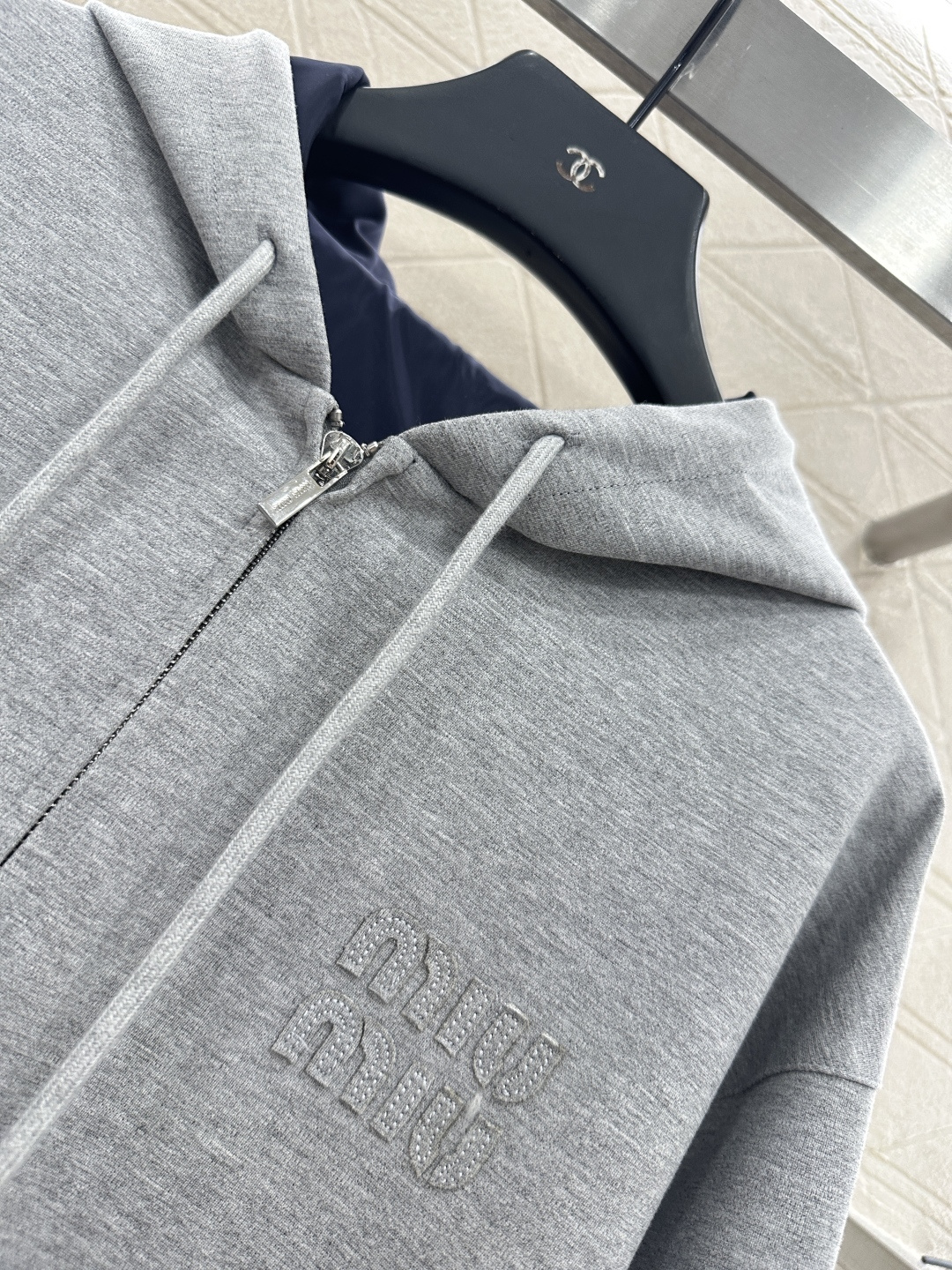 ♥Miumi*♥2025新品上架
 两面穿连帽外套长裤套装
定制YB斜纹全棉➕环保再生尼龙材质 舒适透气