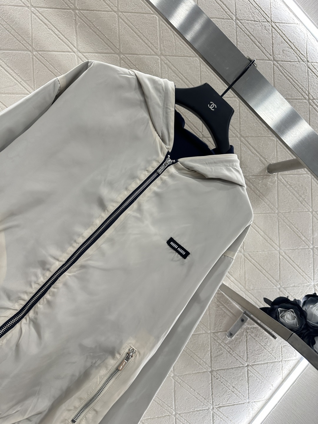 ♥Miumi*♥2025新品上架
 两面穿连帽外套长裤套装
定制YB斜纹全棉➕环保再生尼龙材质 舒适透气