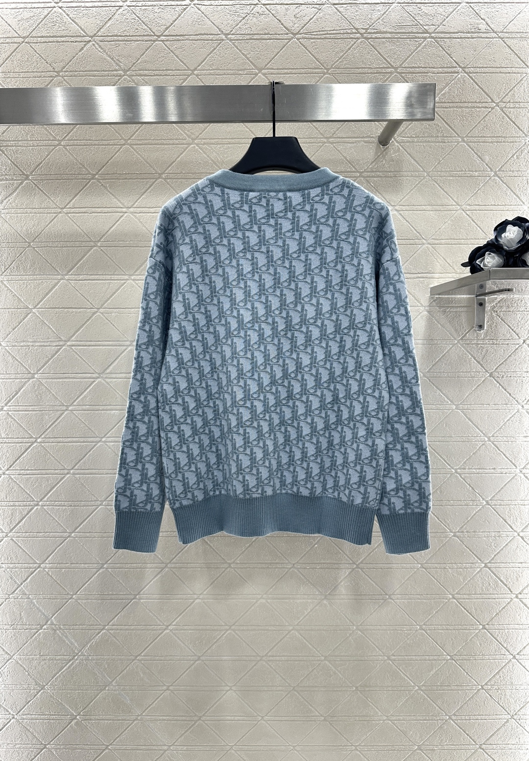 ♥Dio*♥2025新品上架
    V领提花针织开衫
定制YB进口羊绒羊毛针织材质 质感舒适 穿搭有型