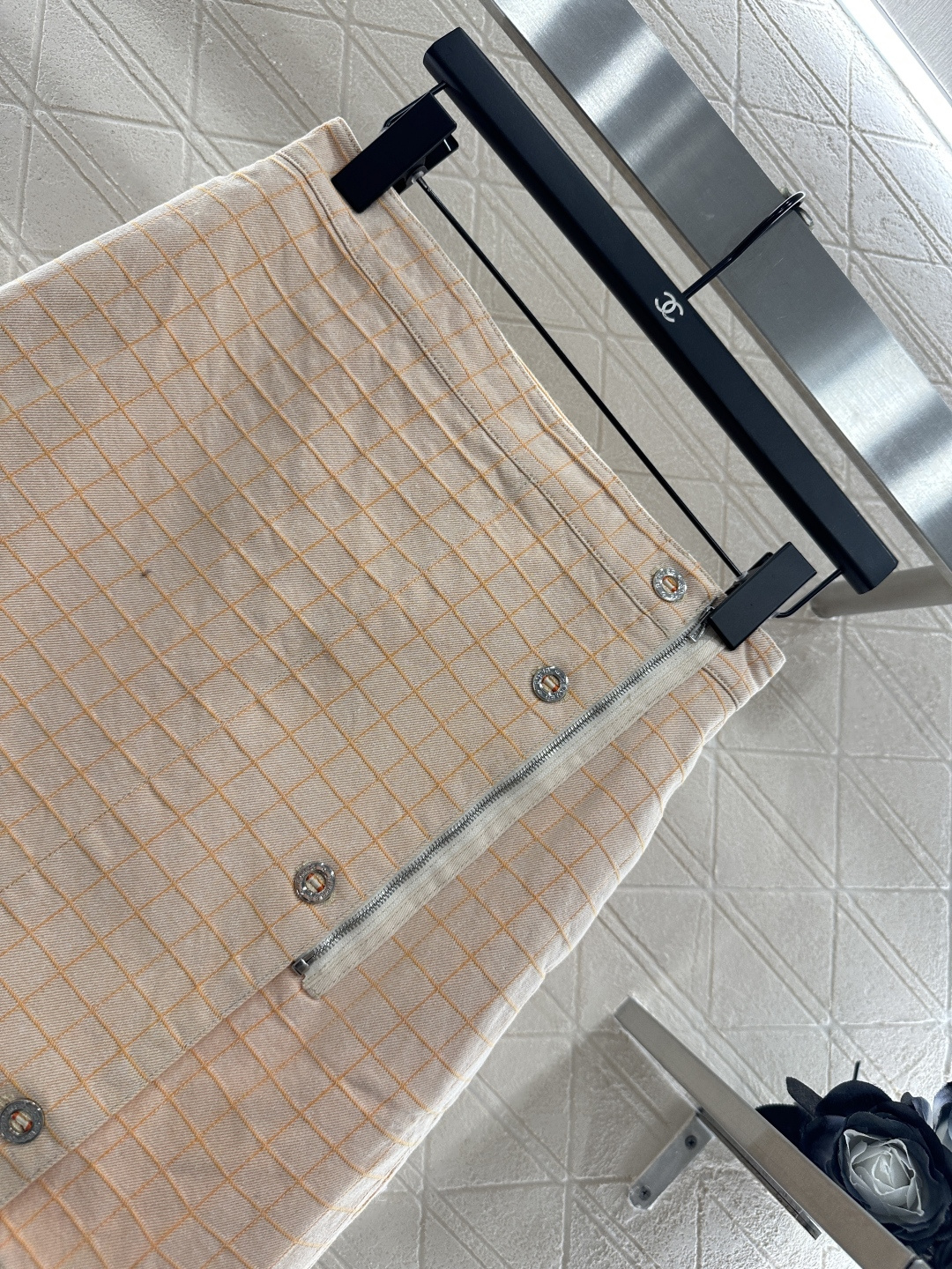 ♥Herme*♥2025新品上架
   定位格纹翻领牛仔半裙
定制YB斜纹棉牛仔材质 质感高级 穿搭有型