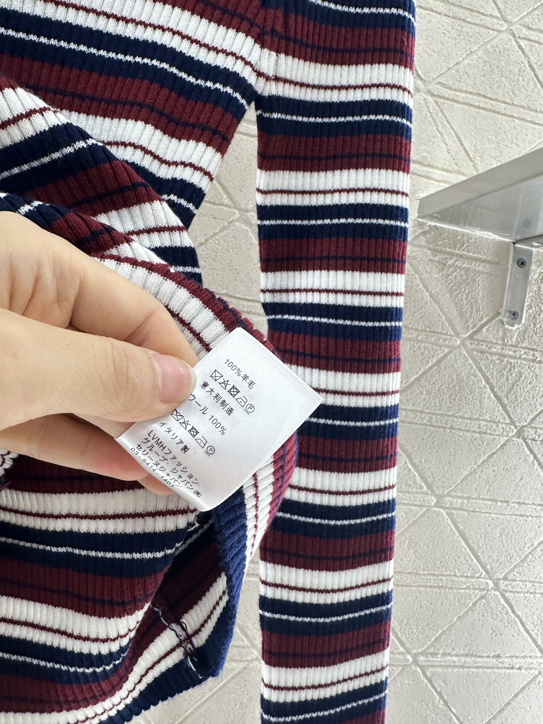 ♥Celin*♥2025新品上架
    高领条纹钩花针织上衣
定制YB羊毛针织材质 柔软细腻 质感舒适