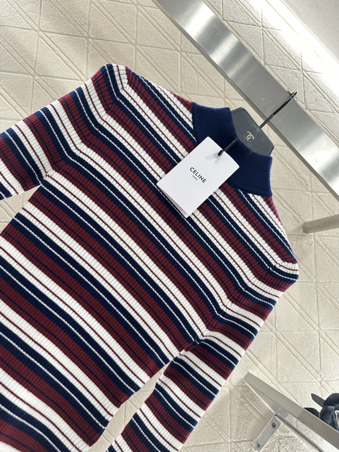 ♥Celin*♥2025新品上架
    高领条纹钩花针织上衣
定制YB羊毛针织材质 柔软细腻 质感舒适