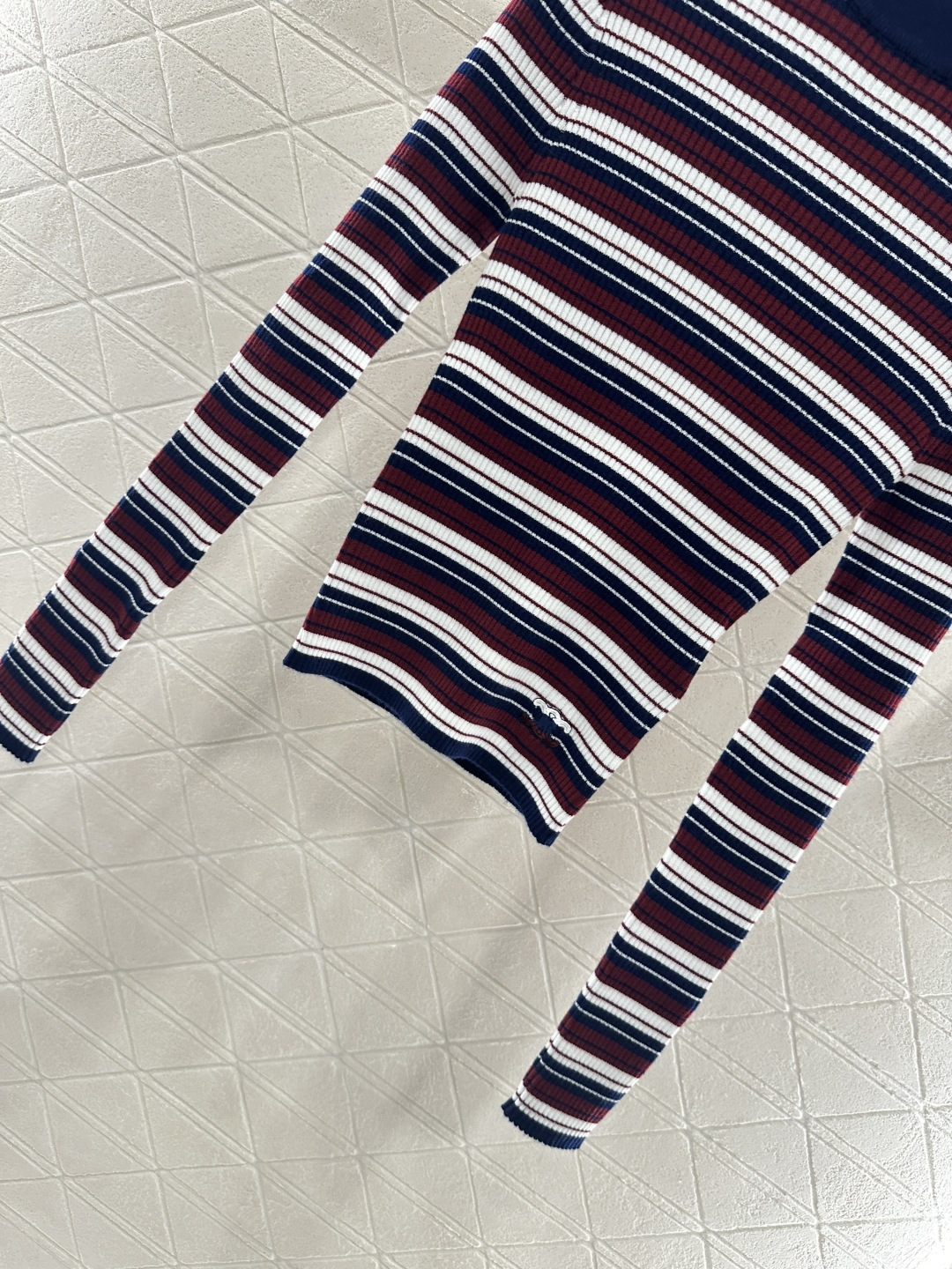 ♥Celin*♥2025新品上架
    高领条纹钩花针织上衣
定制YB羊毛针织材质 柔软细腻 质感舒适