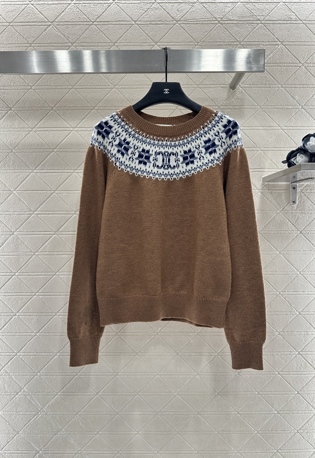 ♥Celin*♥2025新品上架
  重工钩花圆领套头毛衣
定制YB羊绒羊毛针织材质 质感高级 舒适柔软