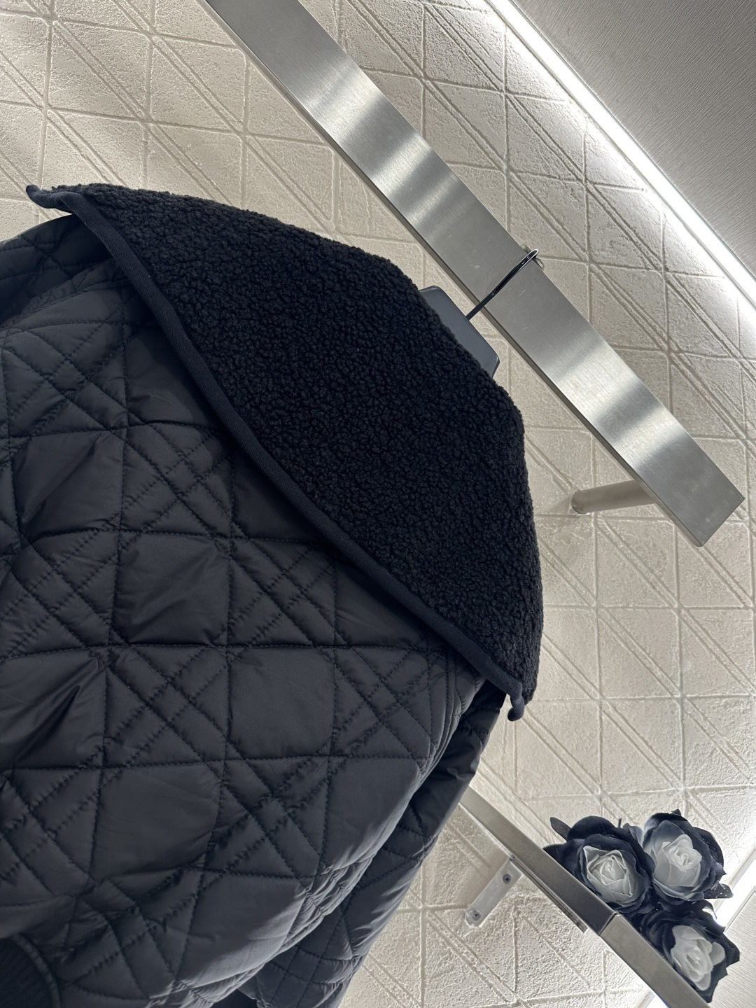 ♥Dio*♥2025新品上架
  羊羔毛内里菱格外套
定制YB防风防水尼龙➕羊羔毛材质 质感舒适 保暖时