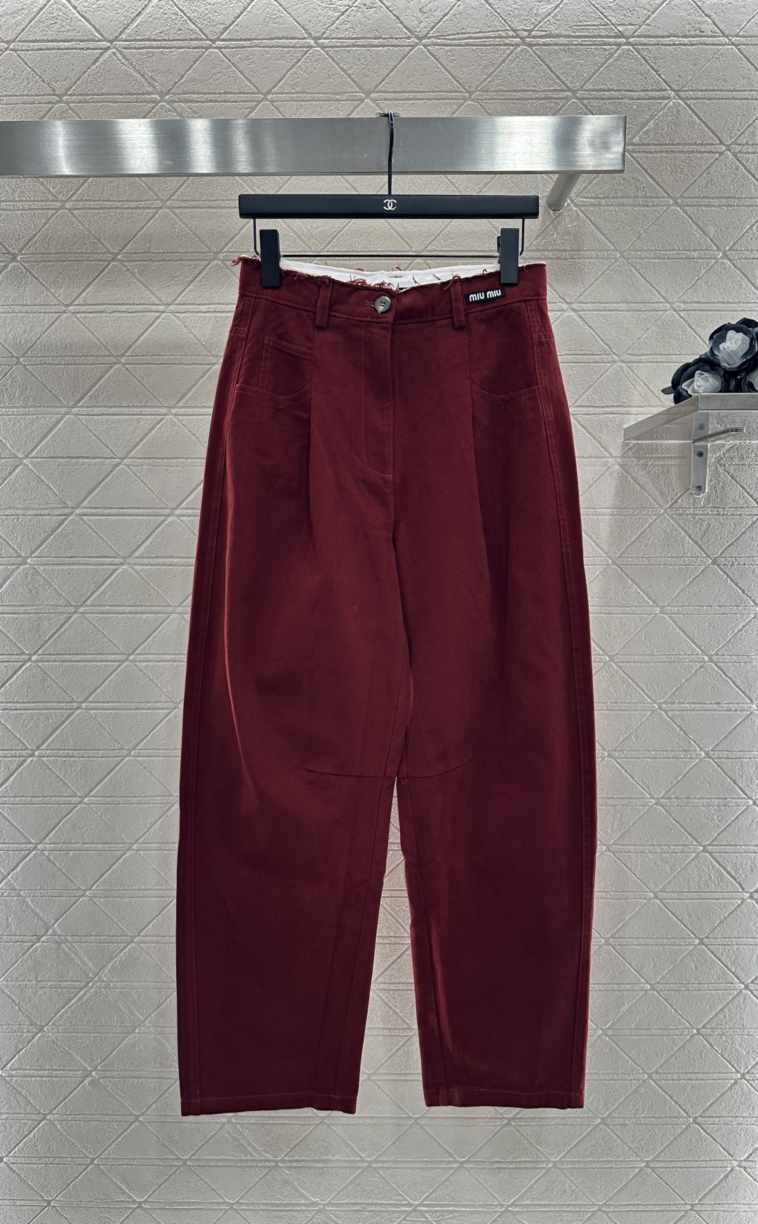 ♥Miumi*♥2025新品上架
       毛边高腰弯刀长裤
定制YB斜纹棉材质 酵素水洗 质感恰到