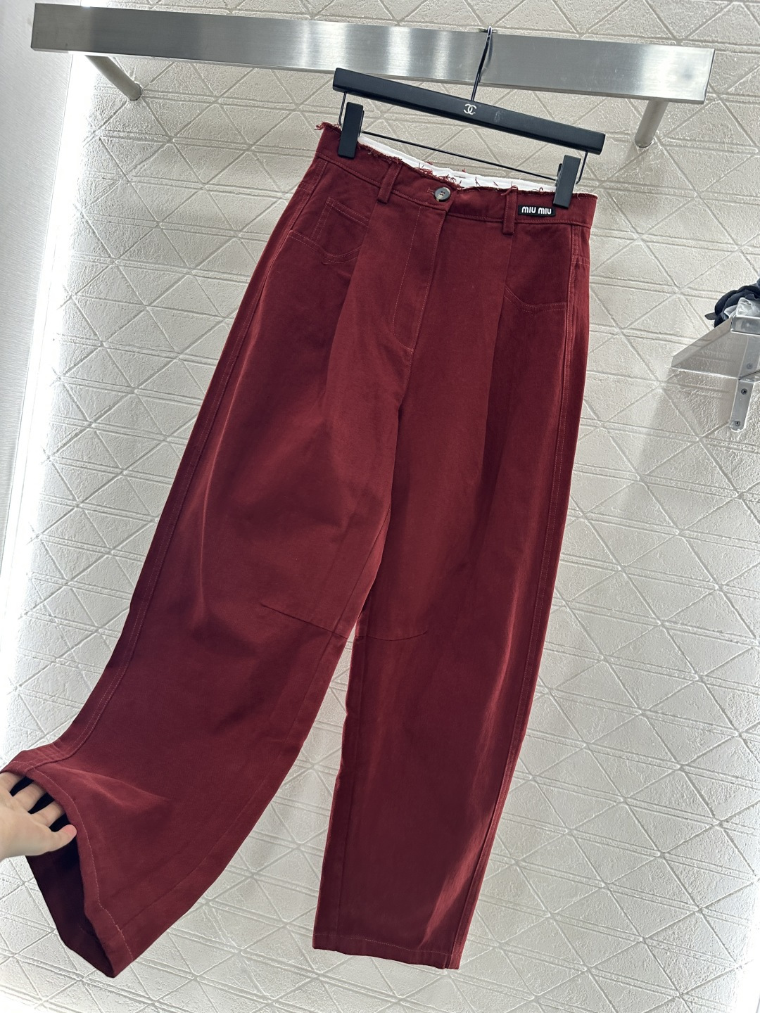 ♥Miumi*♥2025新品上架
       毛边高腰弯刀长裤
定制YB斜纹棉材质 酵素水洗 质感恰到