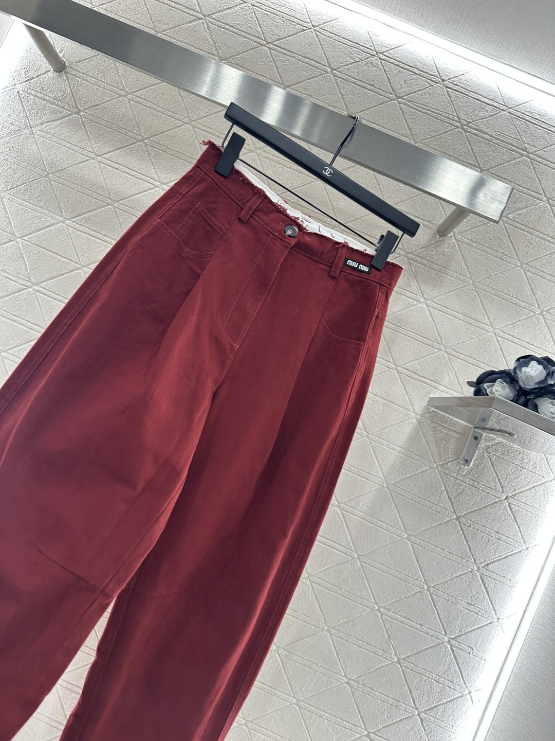 ♥Miumi*♥2025新品上架
       毛边高腰弯刀长裤
定制YB斜纹棉材质 酵素水洗 质感恰到