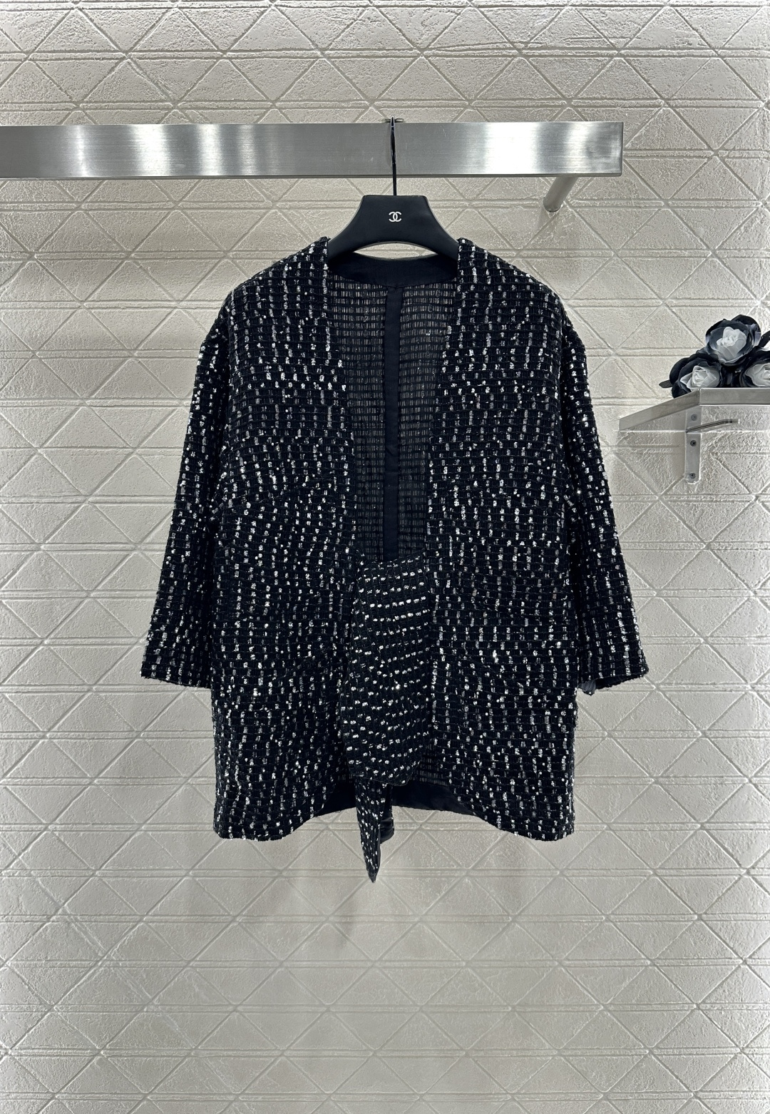 ♥Chane*♥2025新品上架
     珠片格纹开襟外套
定制YB棉毛材质 质感高级 穿搭松弛 落肩