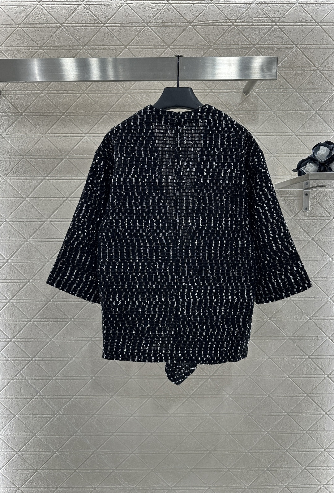 ♥Chane*♥2025新品上架
     珠片格纹开襟外套
定制YB棉毛材质 质感高级 穿搭松弛 落肩