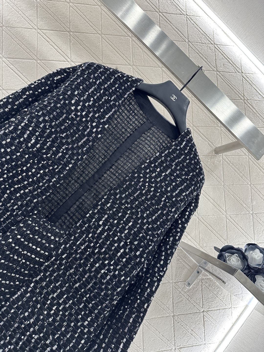 ♥Chane*♥2025新品上架
     珠片格纹开襟外套
定制YB棉毛材质 质感高级 穿搭松弛 落肩