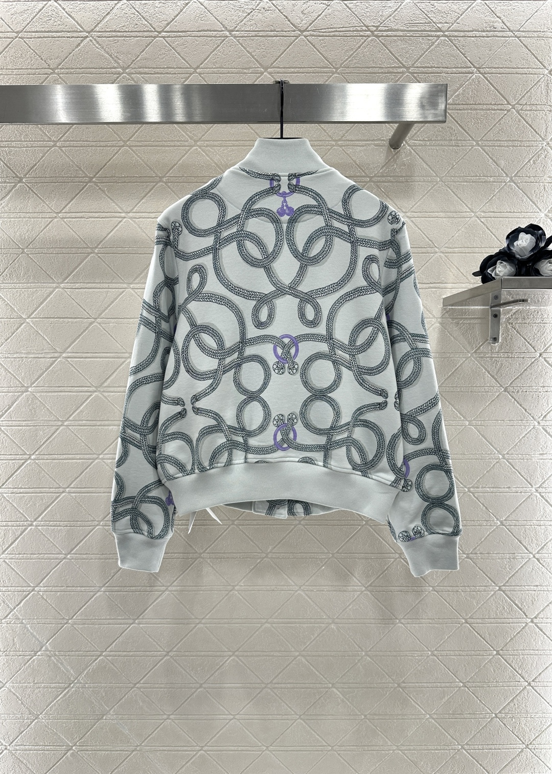 ♥Herme*♥2025新品上架
     绳结印花休闲夹克
定制YB斜纹全棉材质 质感高级 品相十足 