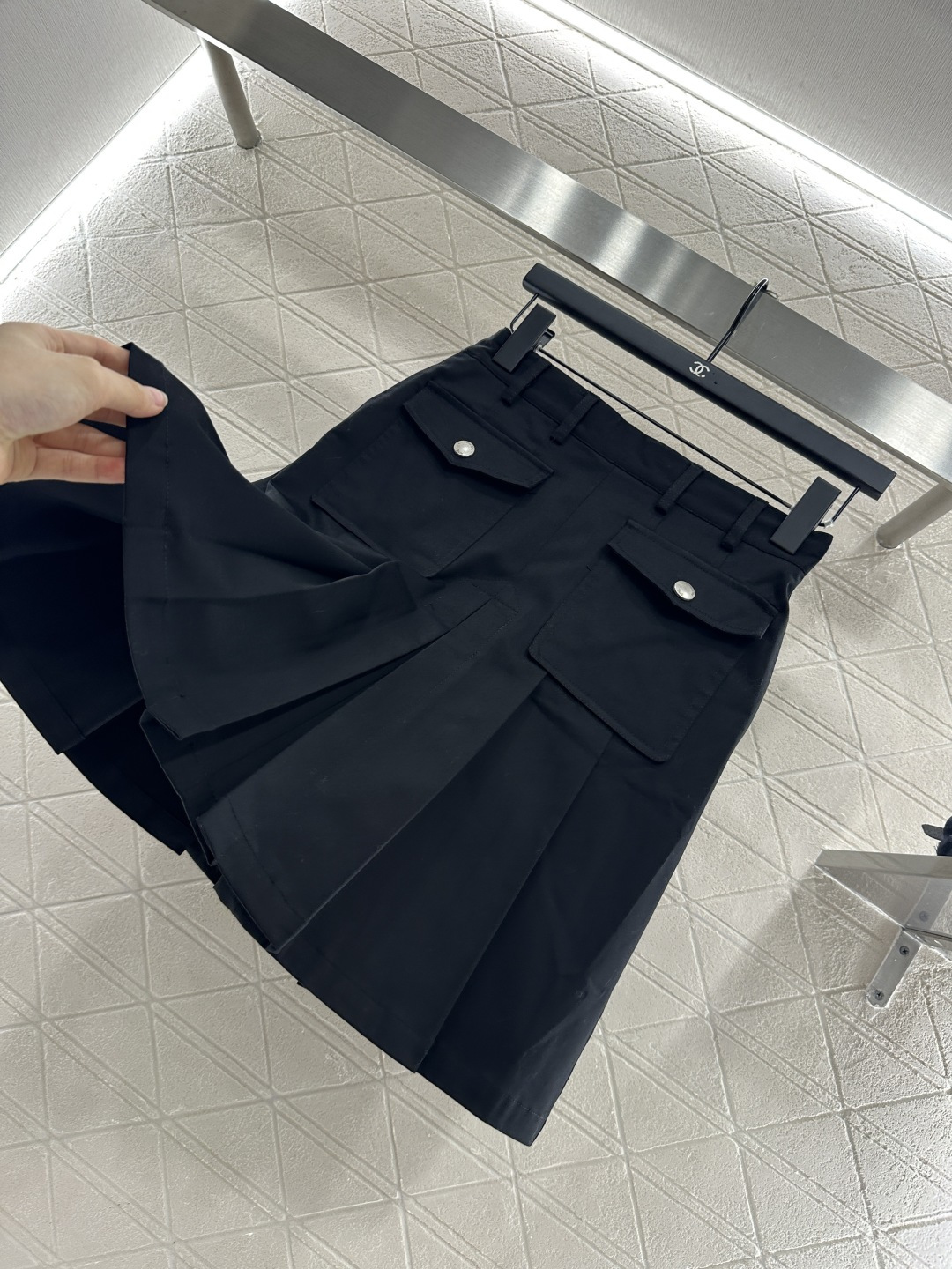 ♥Dio*♥2025新品上架
     高腰压褶半裙
定制YB斜纹全棉材质 光泽舒适 质感上乘 裁剪垂顺