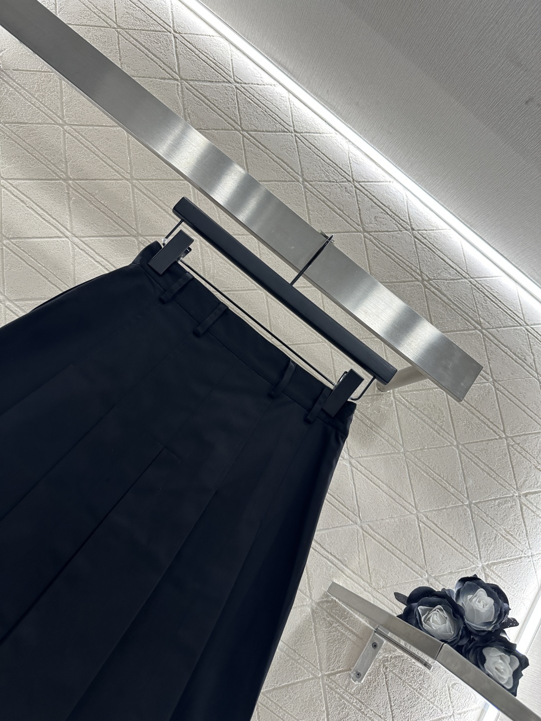 ♥Dio*♥2025新品上架
     高腰压褶半裙
定制YB斜纹全棉材质 光泽舒适 质感上乘 裁剪垂顺